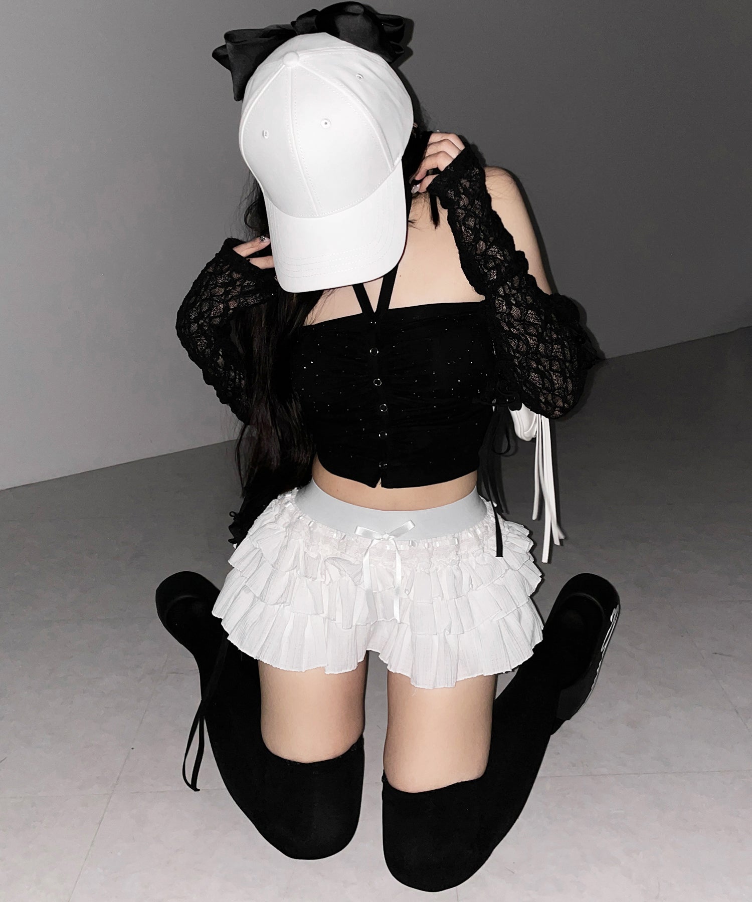 ラインストーンホルターネックスナップギャザーベアトップ / Rhinestone halter neck snap gathered bare top