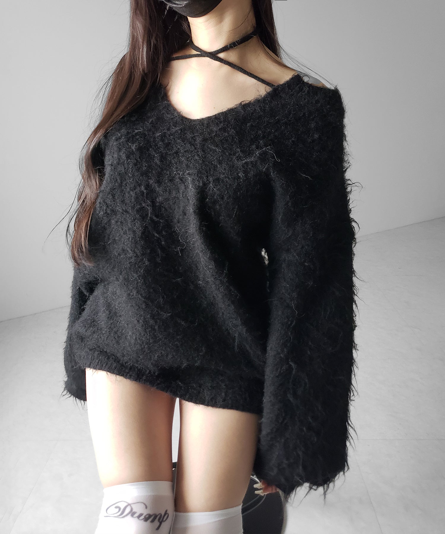 ストラップリボンオフショルオーバーシャギーニット / strap ribbon off shoulder over shaggy knit
