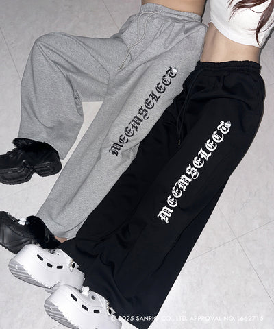 【 HELLO KITTY × me+em select 】ハローキティグランジロゴワイドスウェットパンツ / Hello Kitty grunge logo wide sweatpants 【 セットアップ着用可能 】