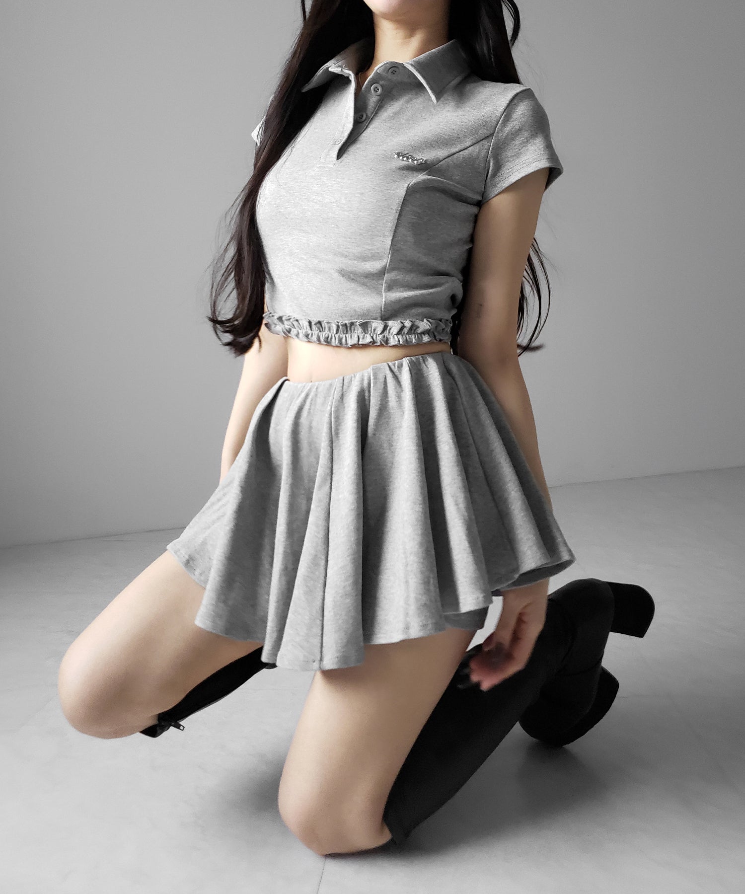 【 セットアップ 】ロゴプレート半袖トップス+フレアミニスカパン SET /( SETUP ) logo plate short sleeve tops + flared mini skirt pants