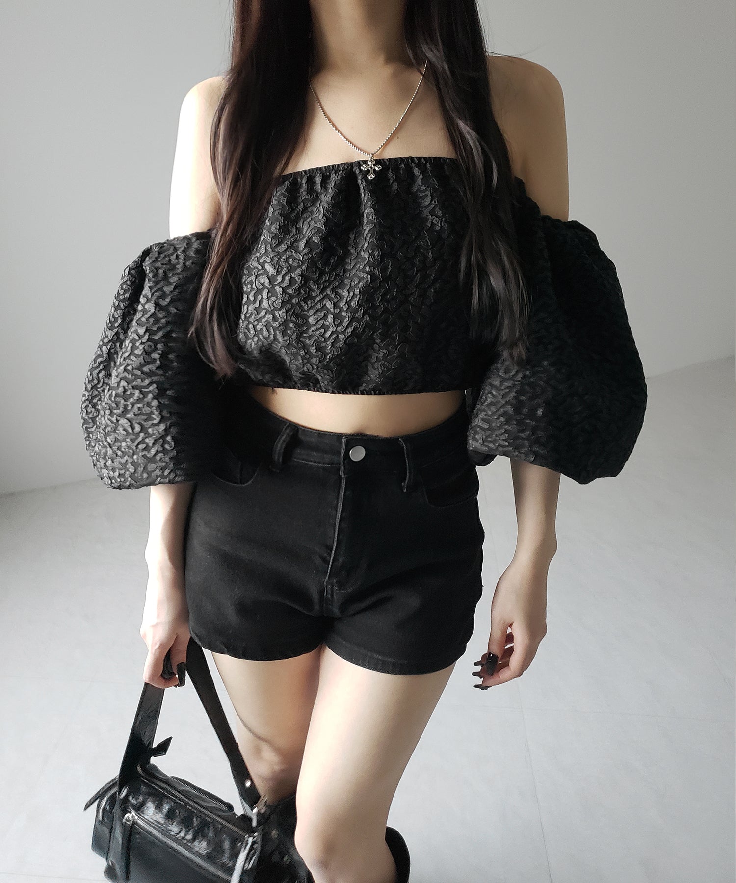 【 2color 】オフショルダーボリュームパフショートブラウス / off shoulder volume puff short blouse