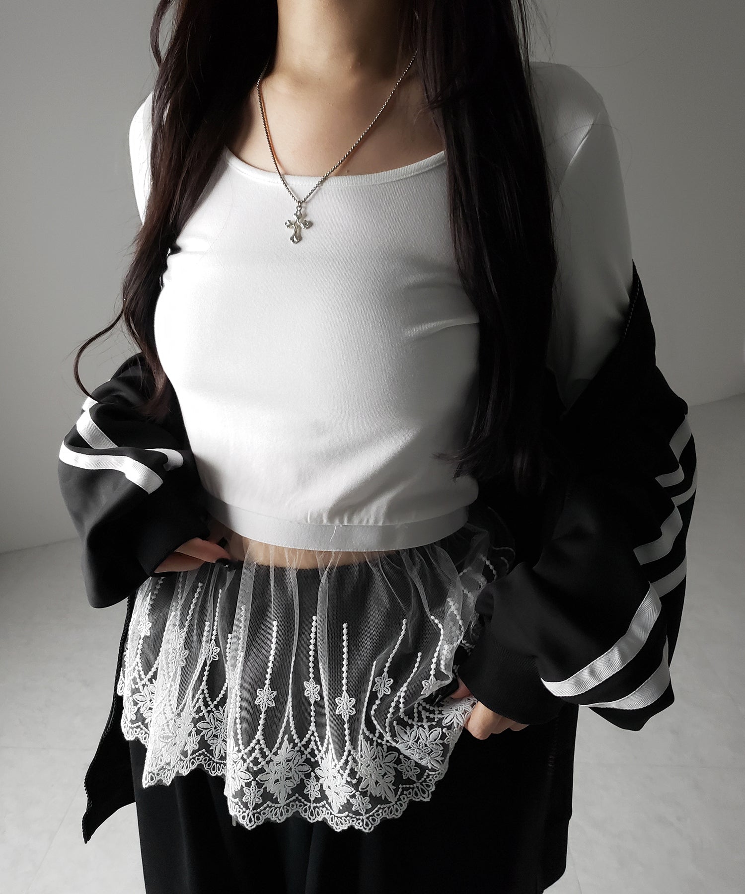 【 2color 】裾レースフリルレイヤード長袖トップス / hem lace frill layered long sleeve tops