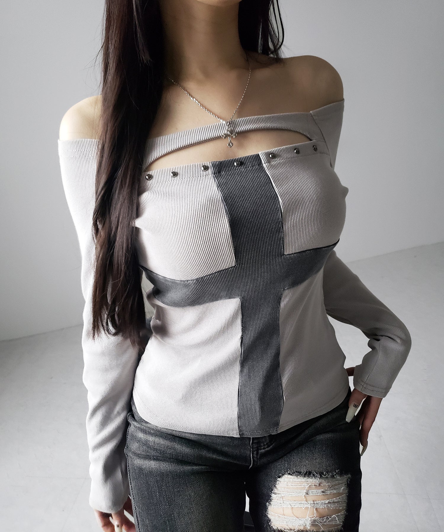 十字架ヴィンテージクロスオフショルスリムリブトップス / vintage cross offshoulder slim lib tops
