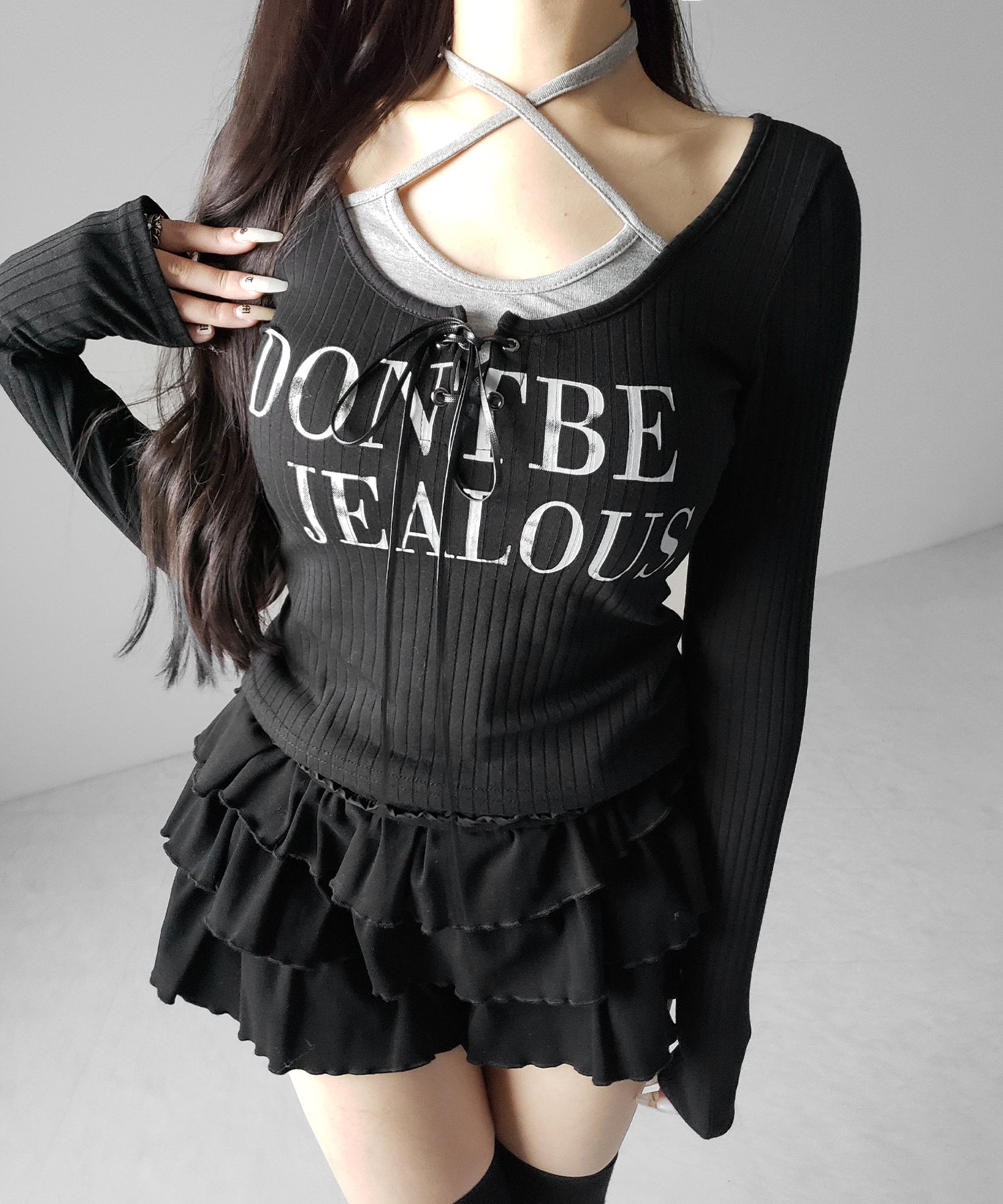 【 クロスネックにできる2WAY 】レースアップフェイクレイヤードロゴカットソートップス / laceup fake layered logo cutsew tops