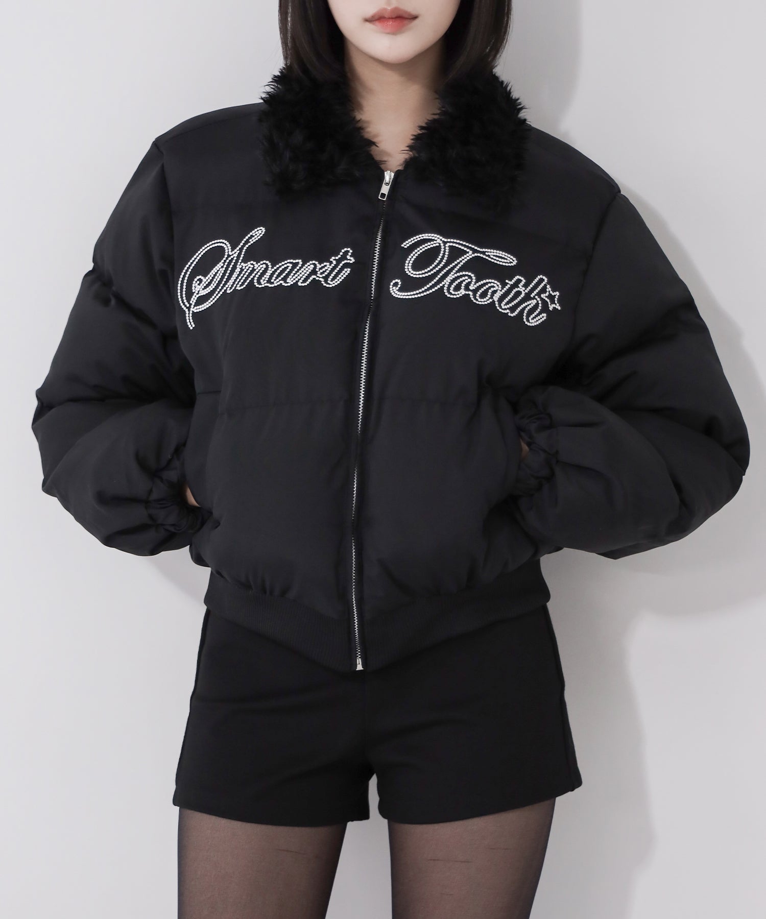 レタリングロゴ刺繍ショートパフダウンジャケット / lettering logo embroidery short puffer jacket