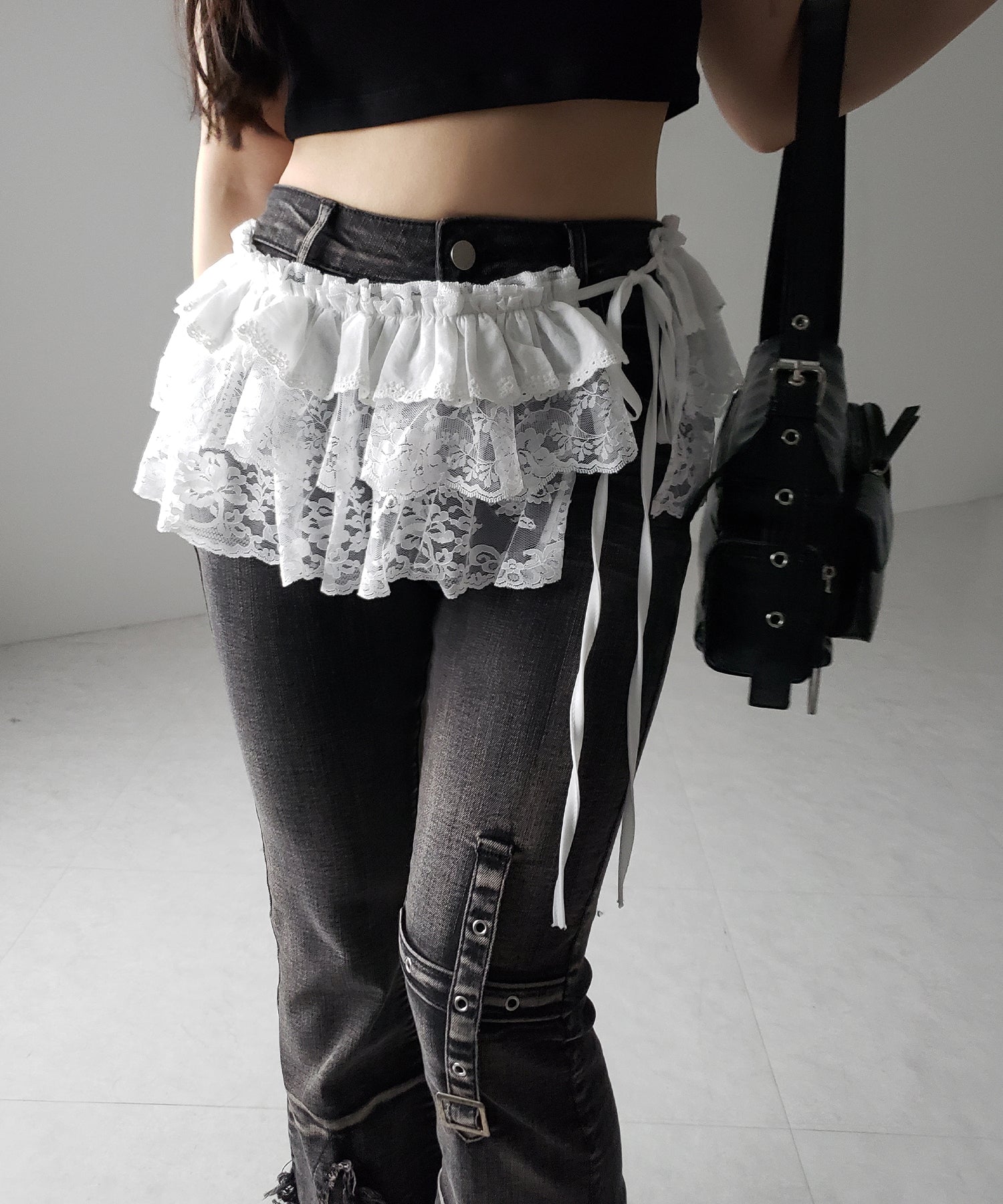 【 2color 】ストラップリボンレースフリルミニ巻きスカート / strap ribbon lace frill mini wrap skirt