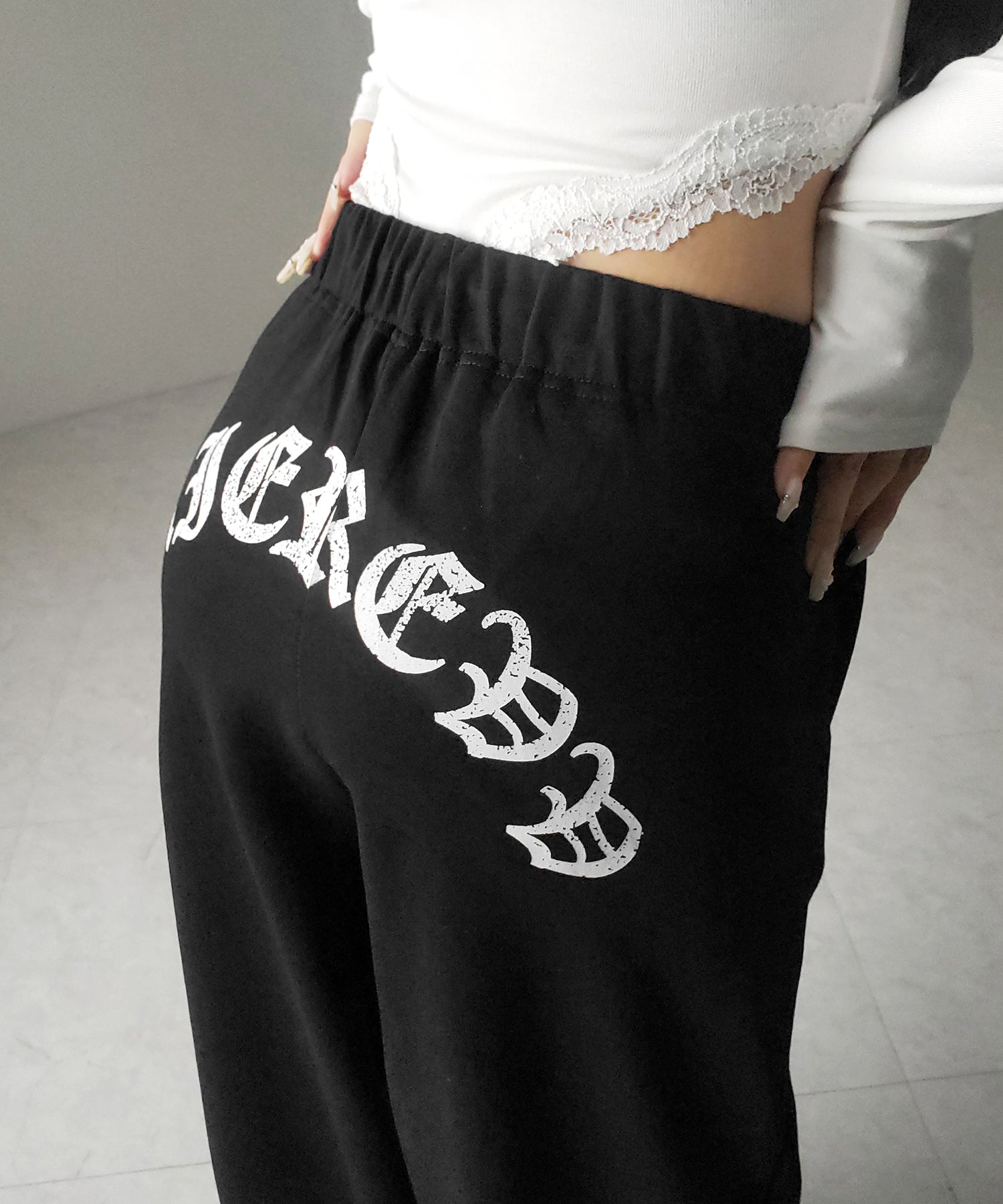 グランジロゴバックプリントスウェットワイドパンツ / grunge logo back print sweat wide pants