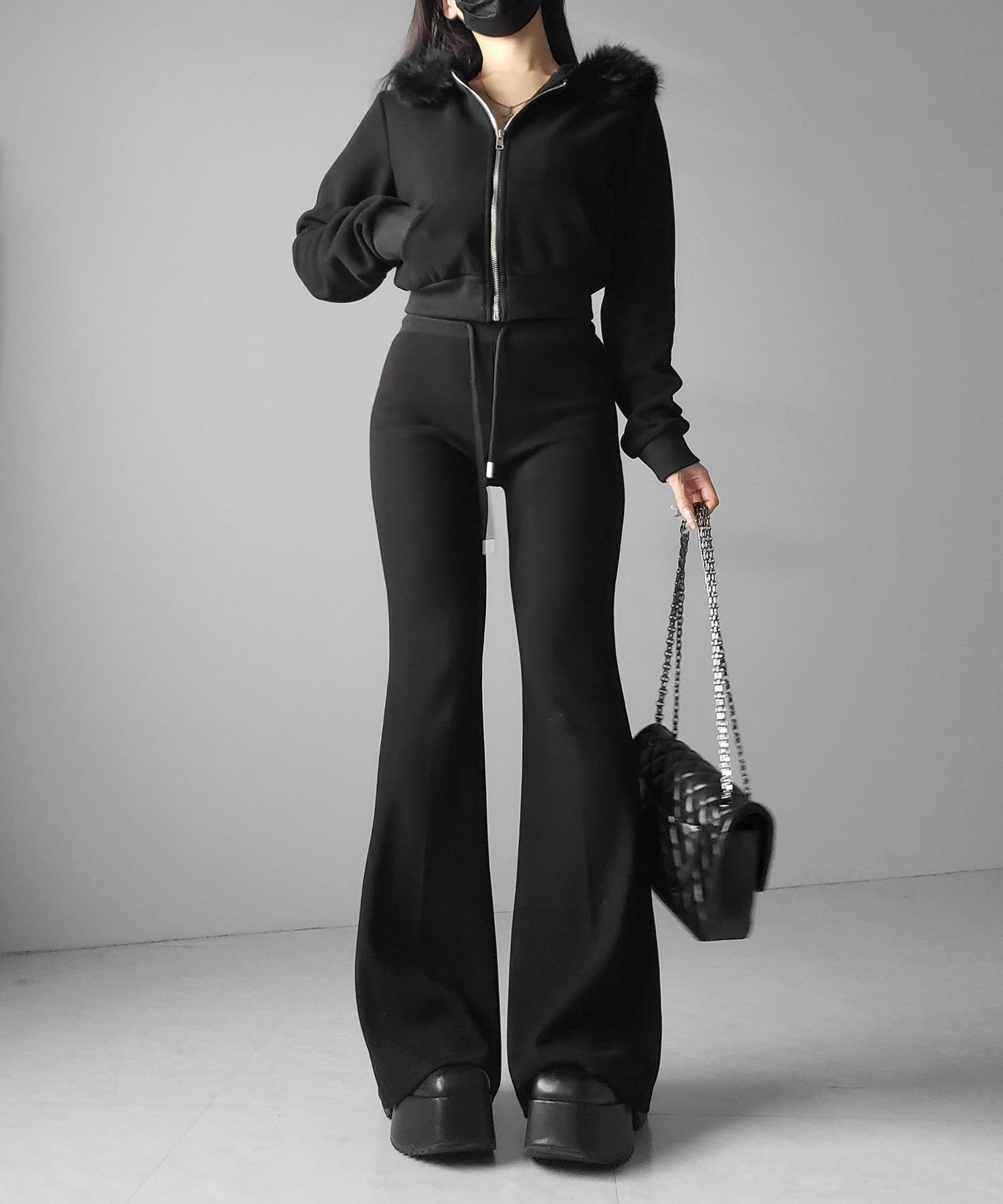 【 セットアップ 】ファーフードショートパーカー&スウェットフレアパンツ / Fur short hoodie & sweat flare pants SETUP