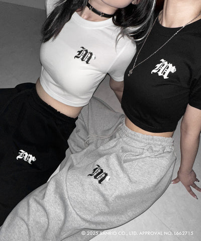 【 HELLO KITTY × me+em select 】ハローキティM LOGO ワイドスウェットパンツ / Hello Kitty M Logo wide sweatpants 【 セットアップ着用可能 】