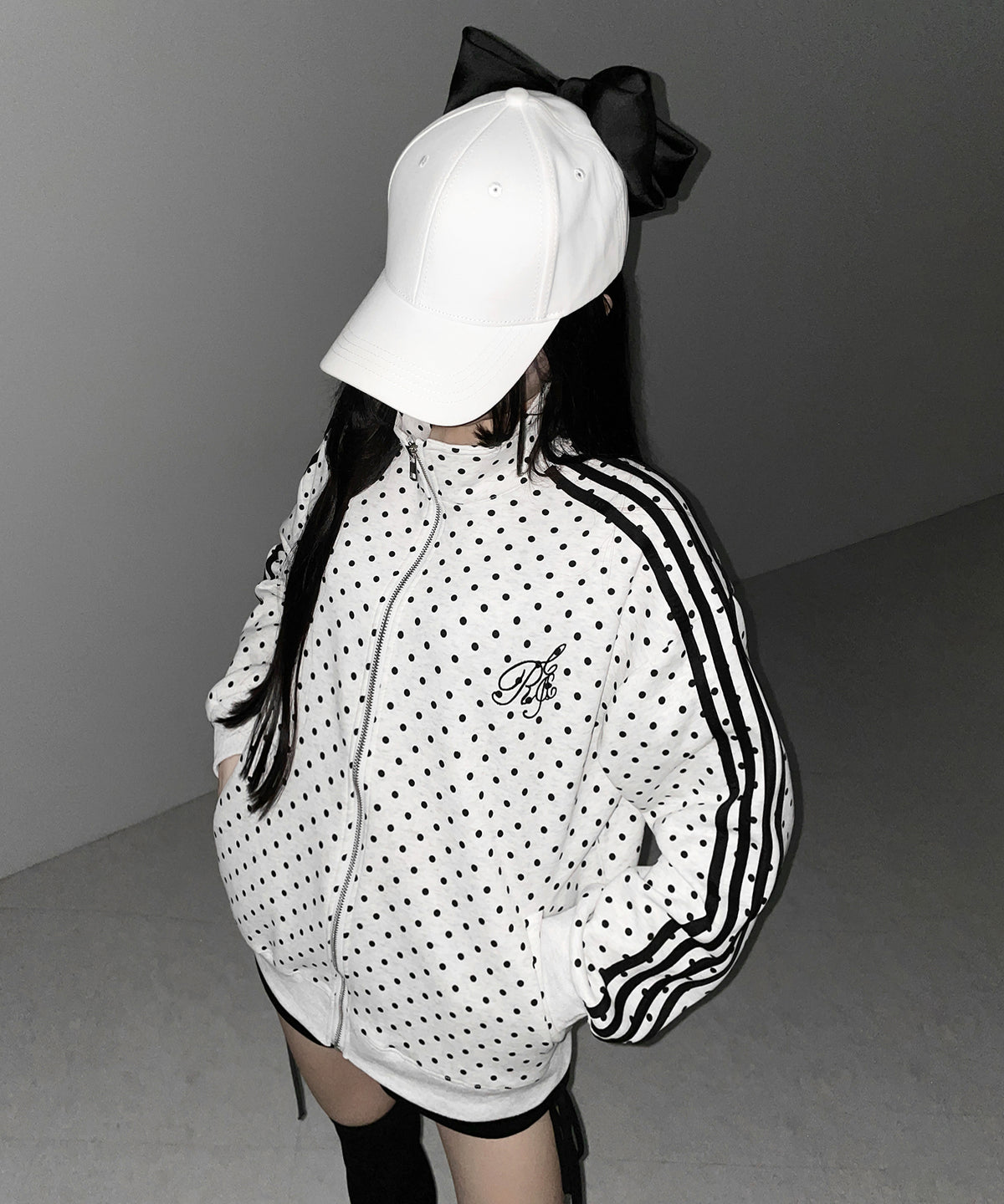 胸ロゴ刺繍ドットラインオーバースウェットブルゾン / chest logo embroidery side dot line over sweat blouson