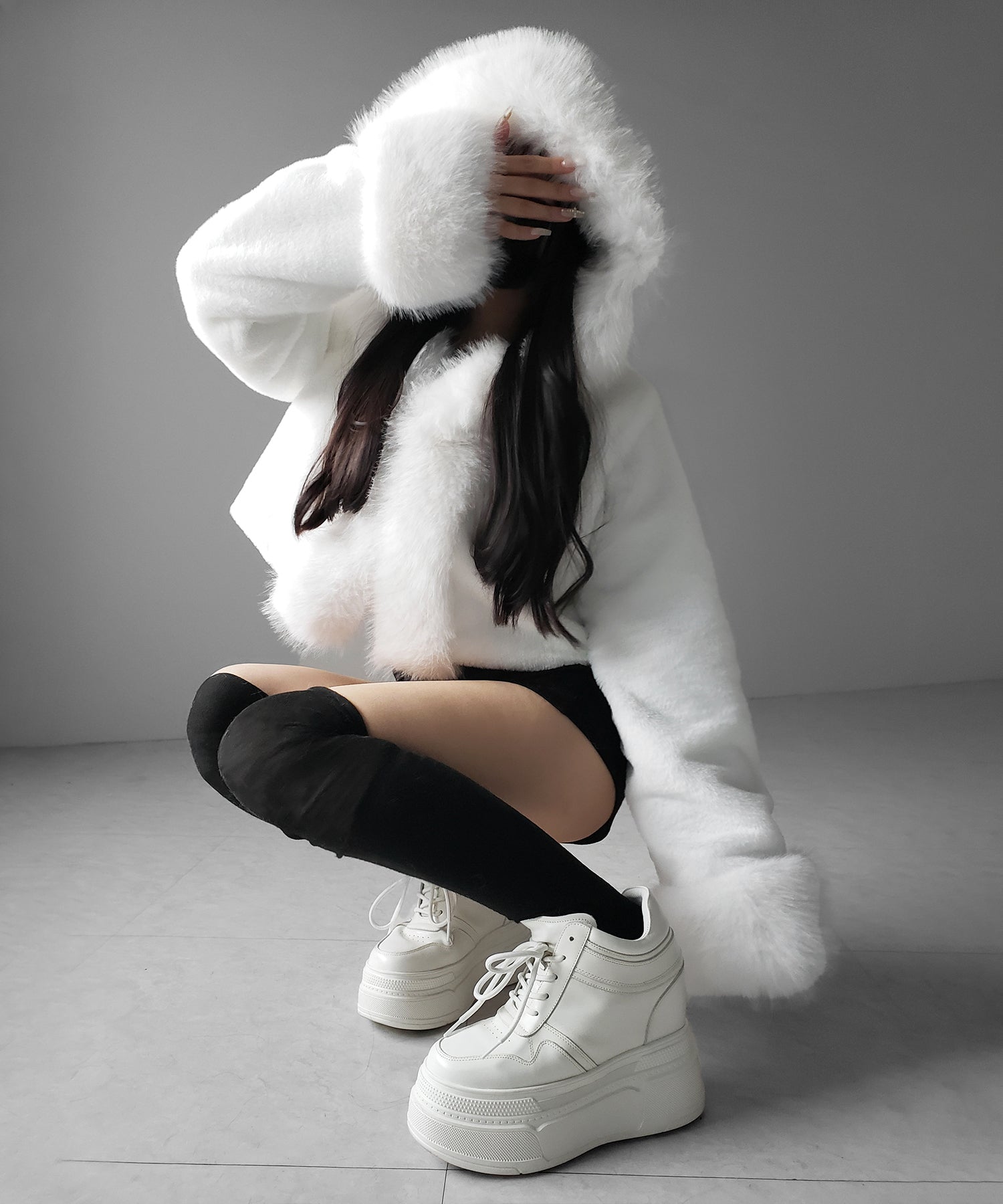 フェイクファーフードレディーショートコート / fake fur hoodec lady short coat
