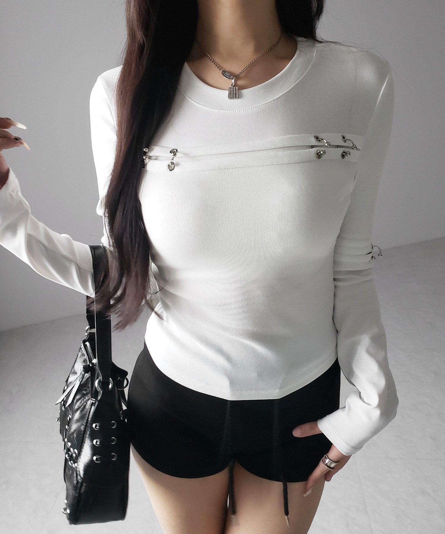 ピアッシングカットアウトスリムロンT/ piercing cutout slim long sleeve T-shirts