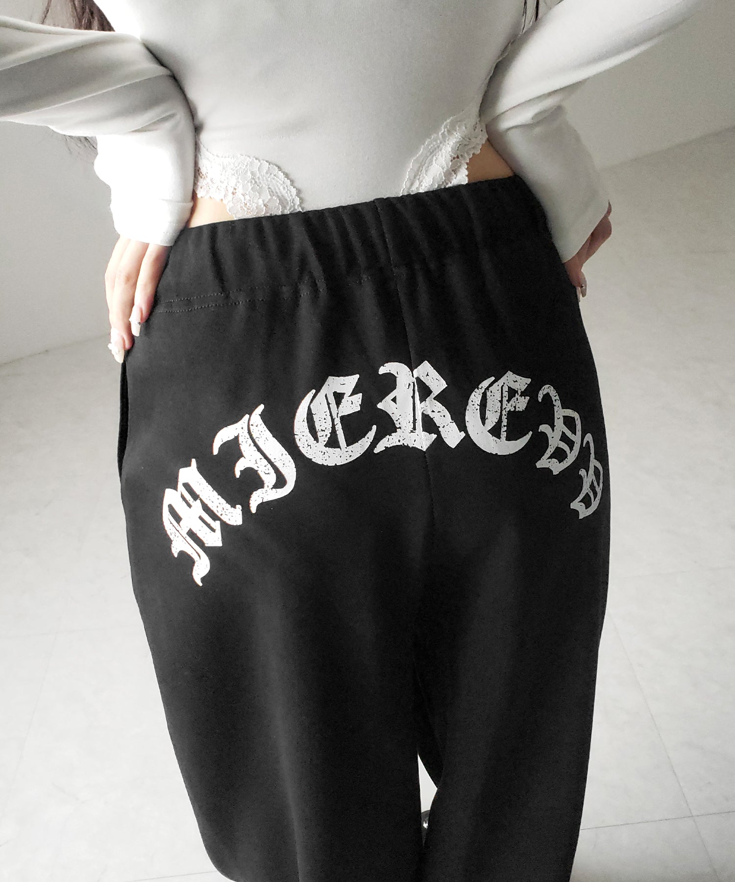 グランジロゴバックプリントスウェットワイドパンツ / grunge logo back print sweat wide pants