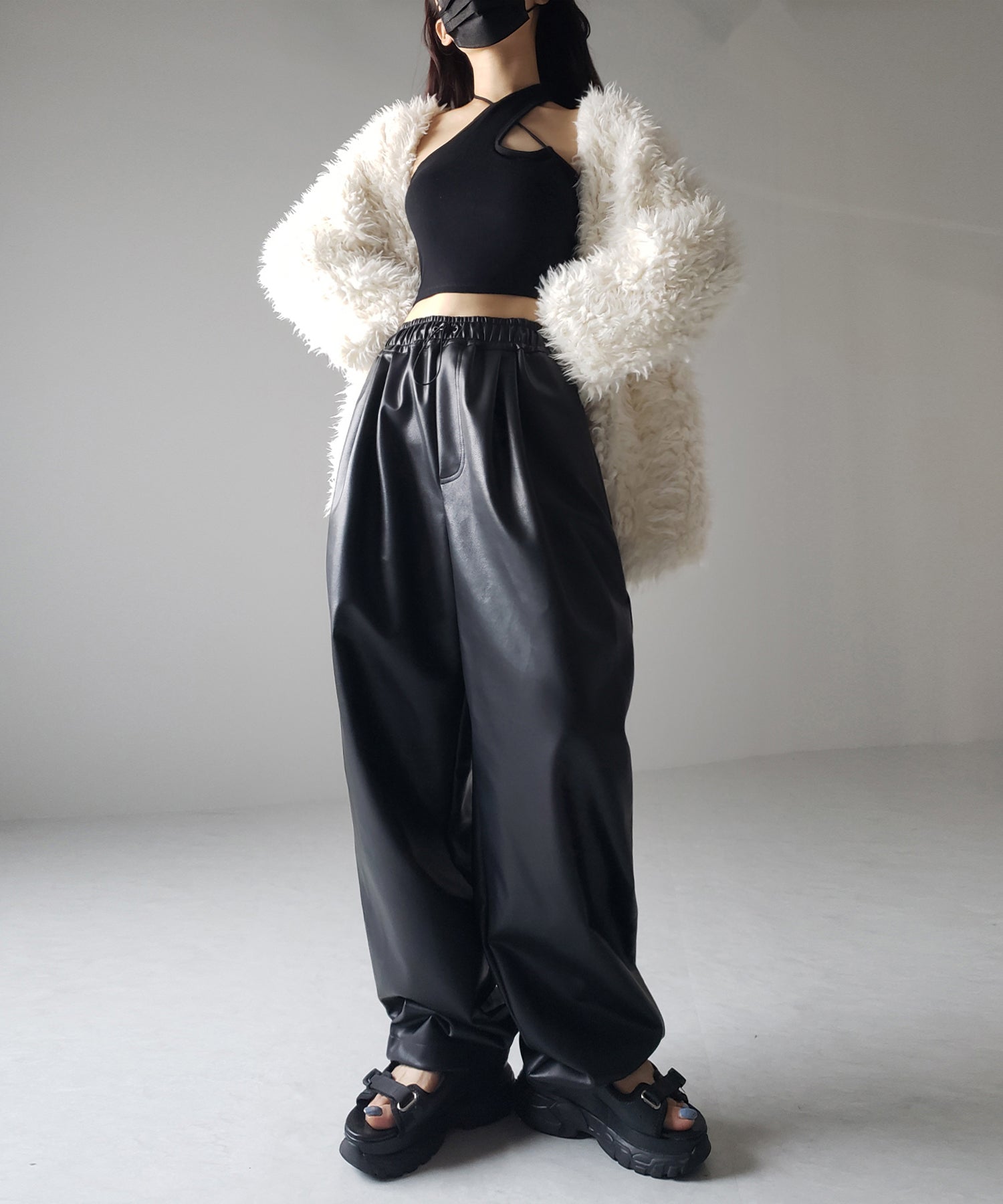 【 4size/2color 】ドロストフェイクレザーボリュームワイドパンツ