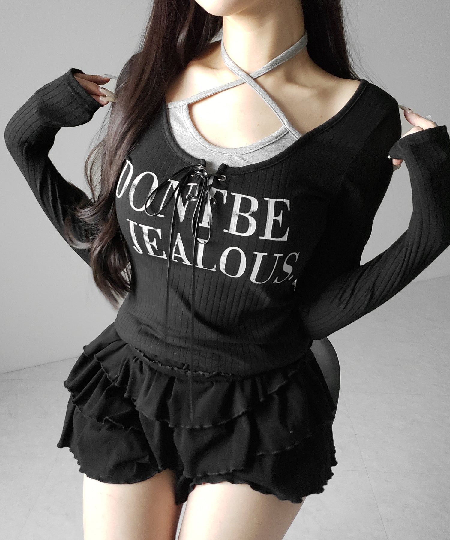 【 クロスネックにできる2WAY 】レースアップフェイクレイヤードロゴカットソートップス / laceup fake layered logo cutsew tops