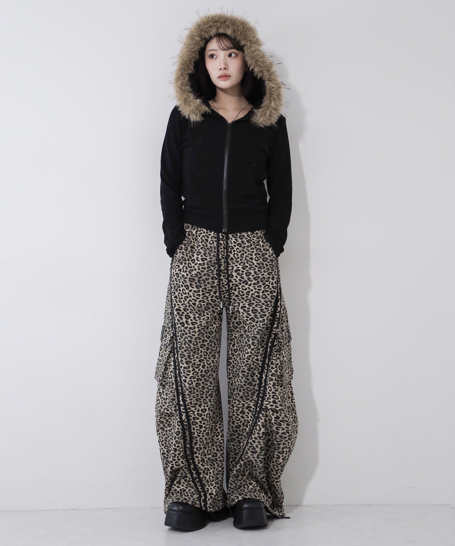 【 裾絞り可能2WAY 】レオパードヴィンテージサイドラインタックワイドスウェットパンツ / leopard vintage side line tuck wide sweatpants