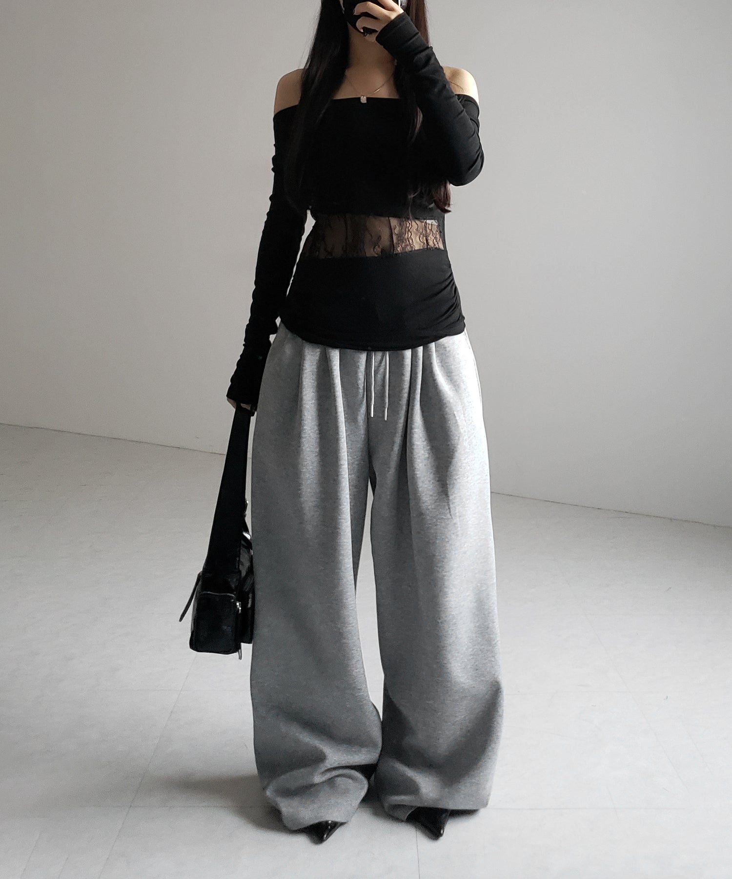 【 2color 】ウエストレースカットアウトオフショルトップス / waist lace cutout offshoulder tops