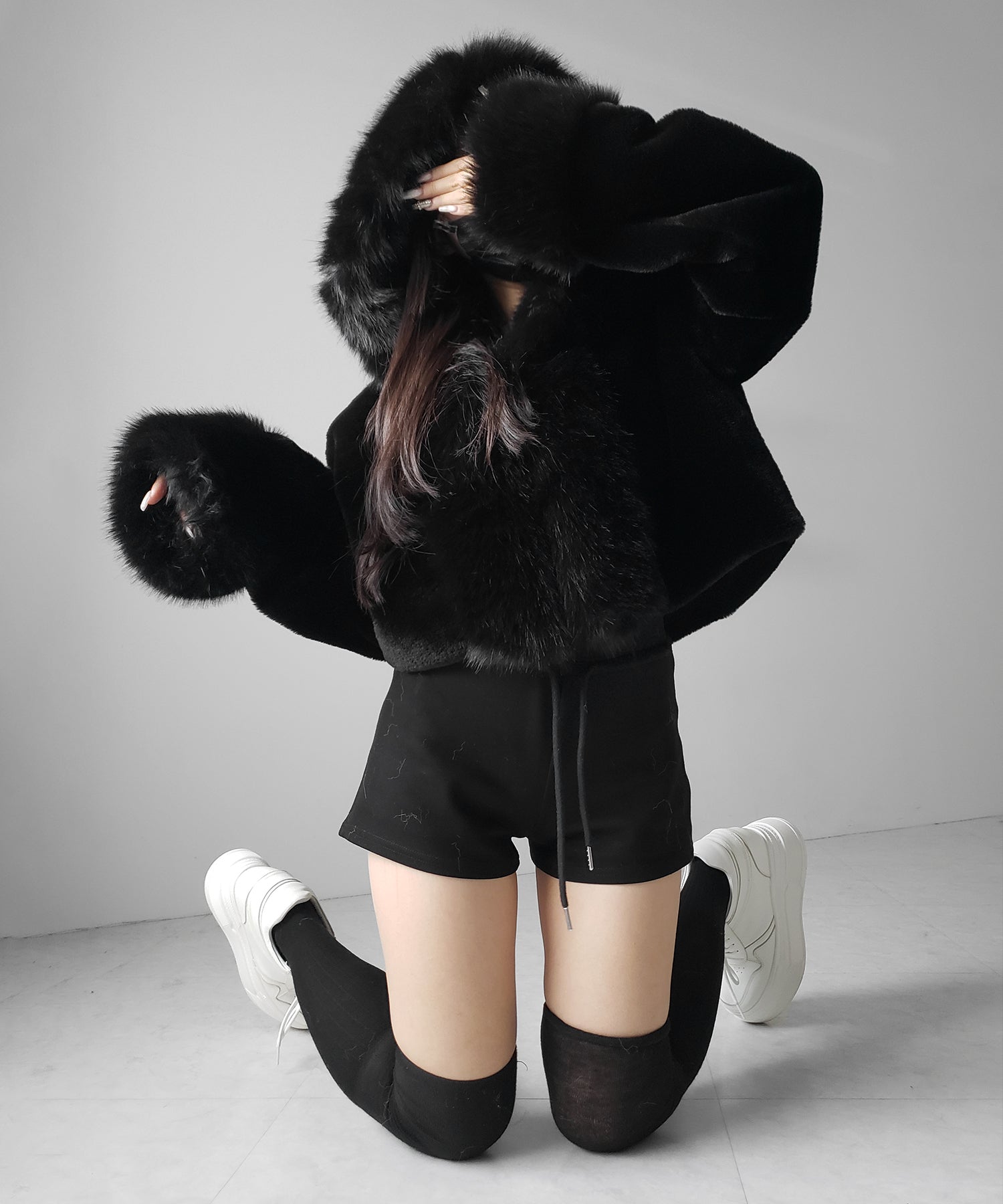 フェイクファーフードレディーショートコート / fake fur hoodec lady short coat