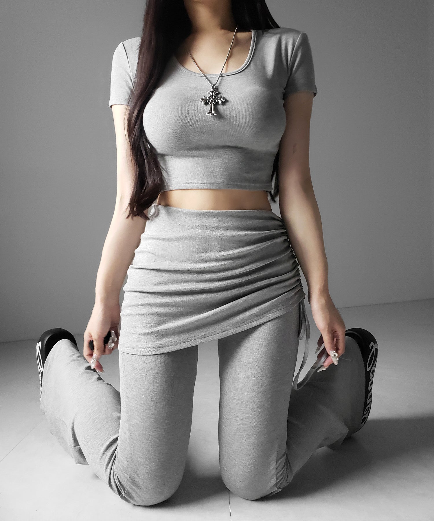 【 ワンホンセットアップ 】スクエアショートTシャツ+サイドシャーリングフレアパンツ SET / 【 SETUP 】square neck short T-shirts + side shirring flare pants