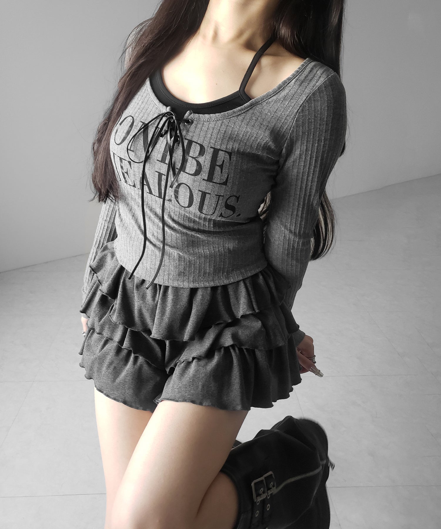 【 クロスネックにできる2WAY 】レースアップフェイクレイヤードロゴカットソートップス / laceup fake layered logo cutsew tops