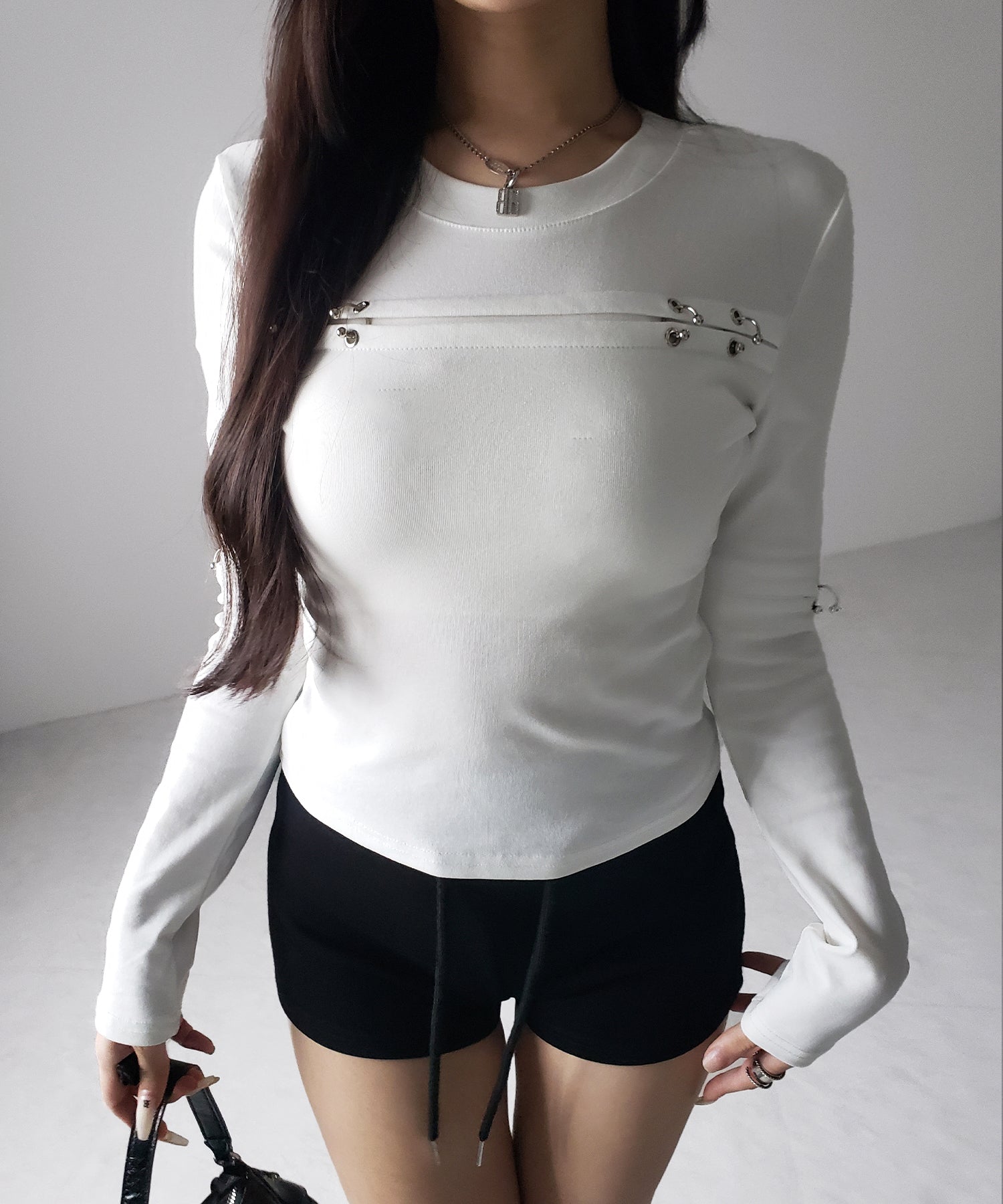 ピアッシングカットアウトスリムロンT/ piercing cutout slim long sleeve T-shirts