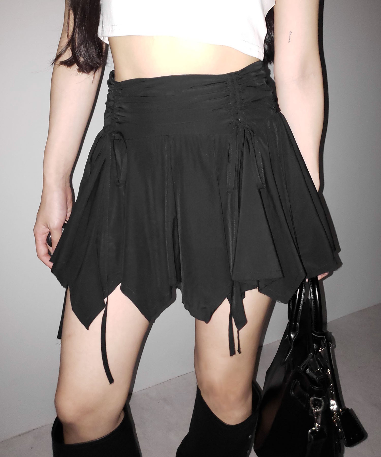 【 2color / 2size 】シャーリングダブルリボンアシンメトリーフリルミニスカート / shirrin double ribbon asymmetry frill mini skirt