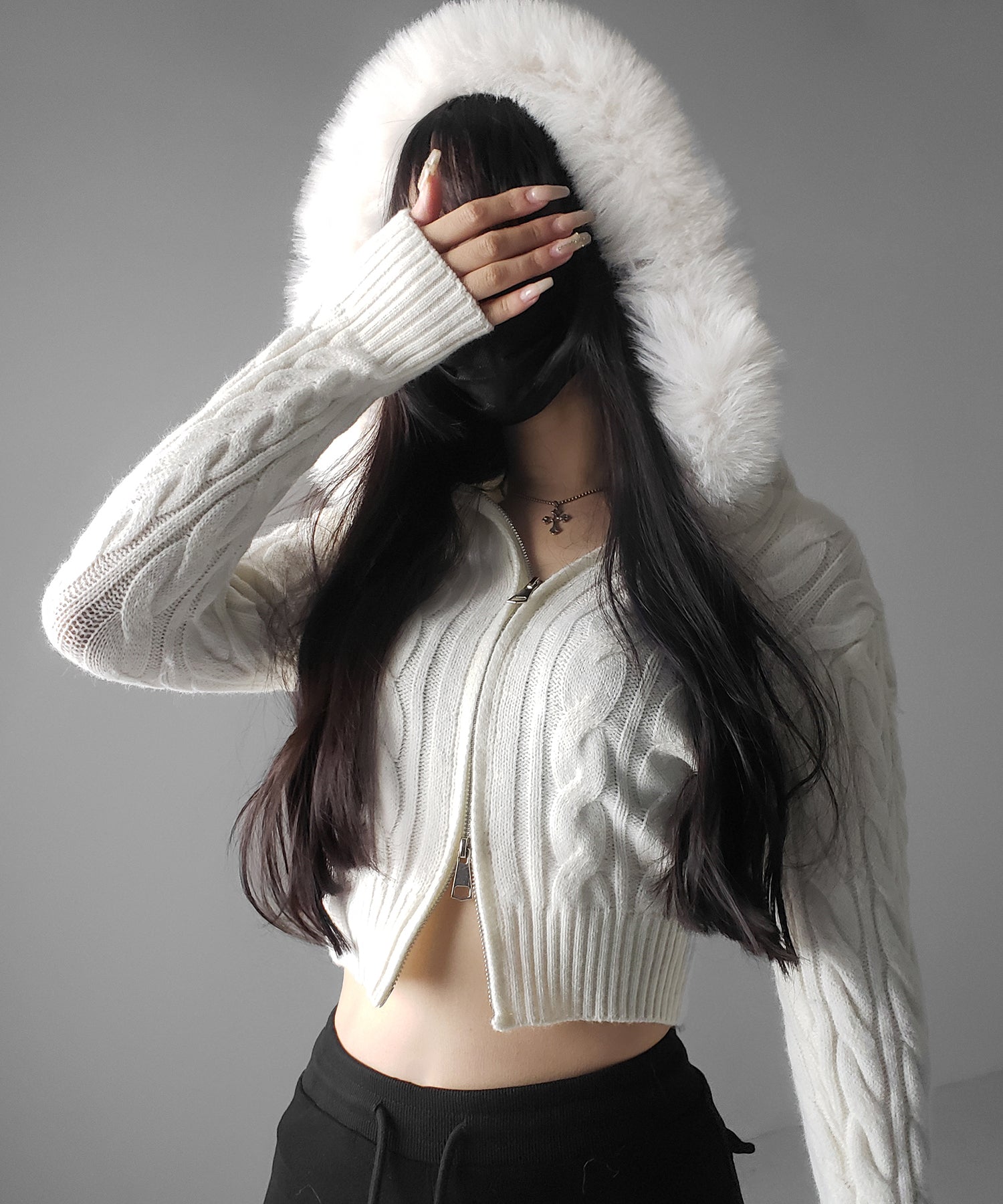 ファーフーディダブルジップショートニットパーカー / Fur hooded double zip short knit hoodie