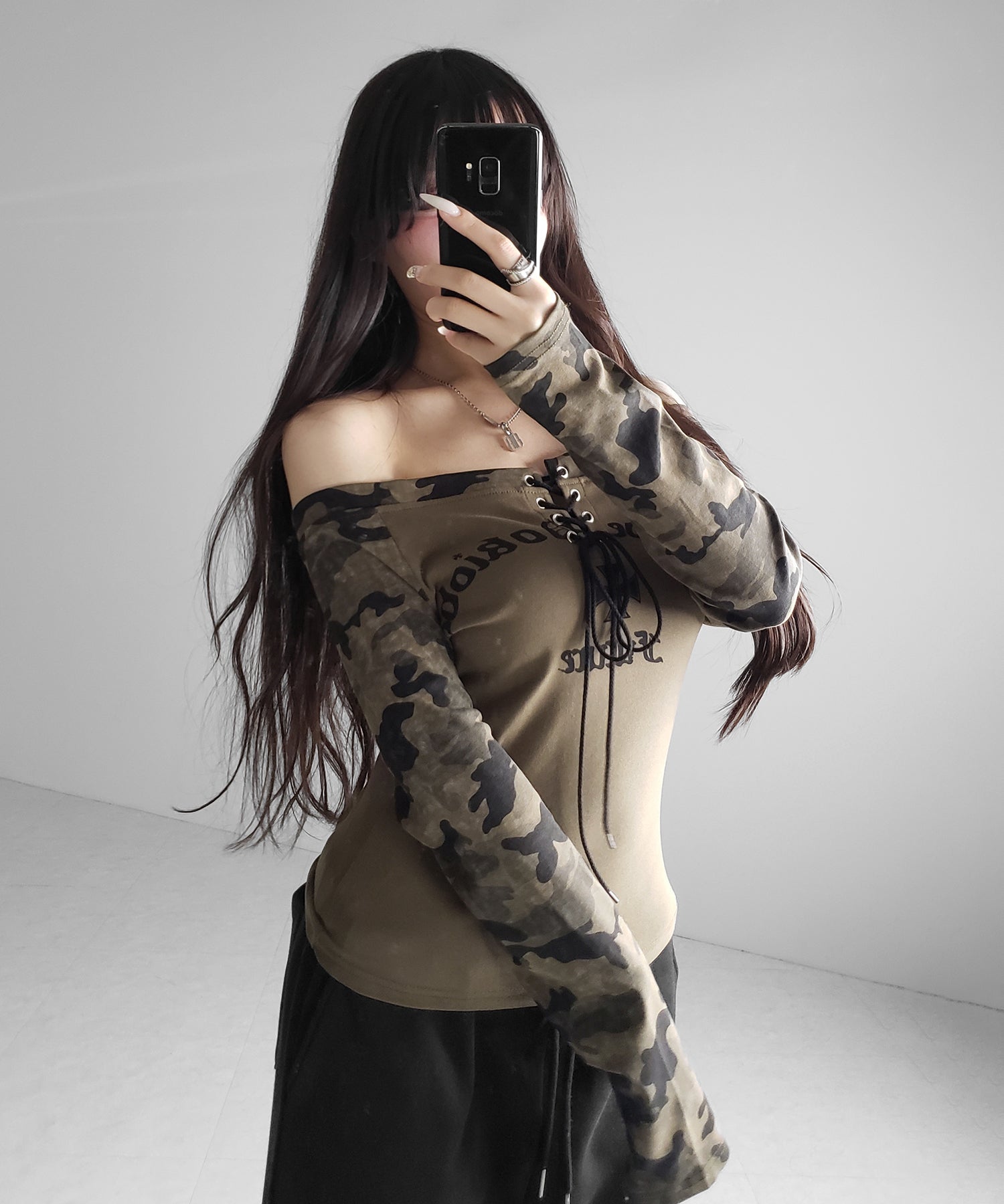ヴィンテージカモフラロゴオフショルロンT /vintage camouflage logo off-shoulder long-sleeve T-shirt