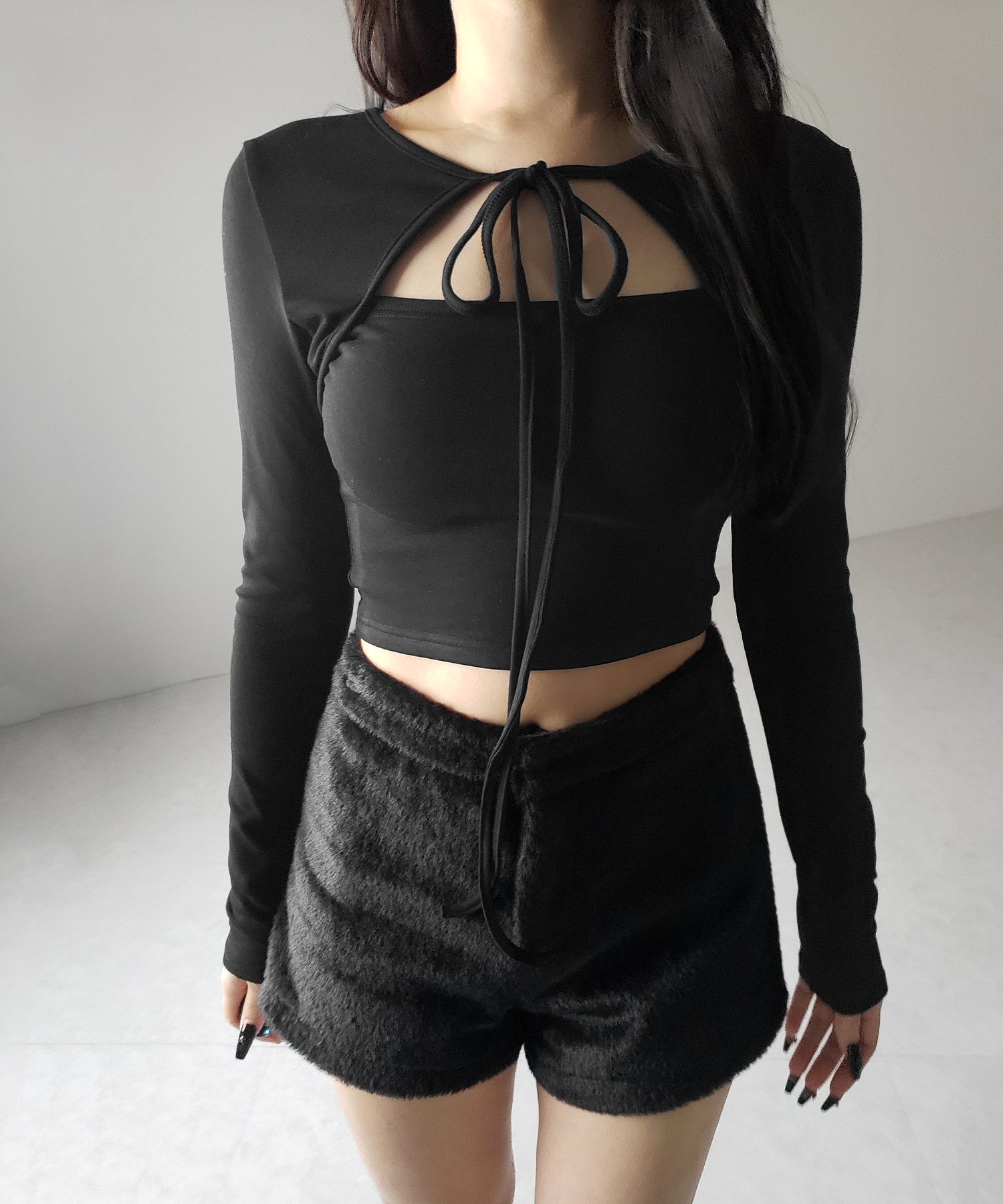 【 2WAY / 裏起毛 】フロントリボンカットアウトドッキングショートトップス / front ribbon cutout docking short tops
