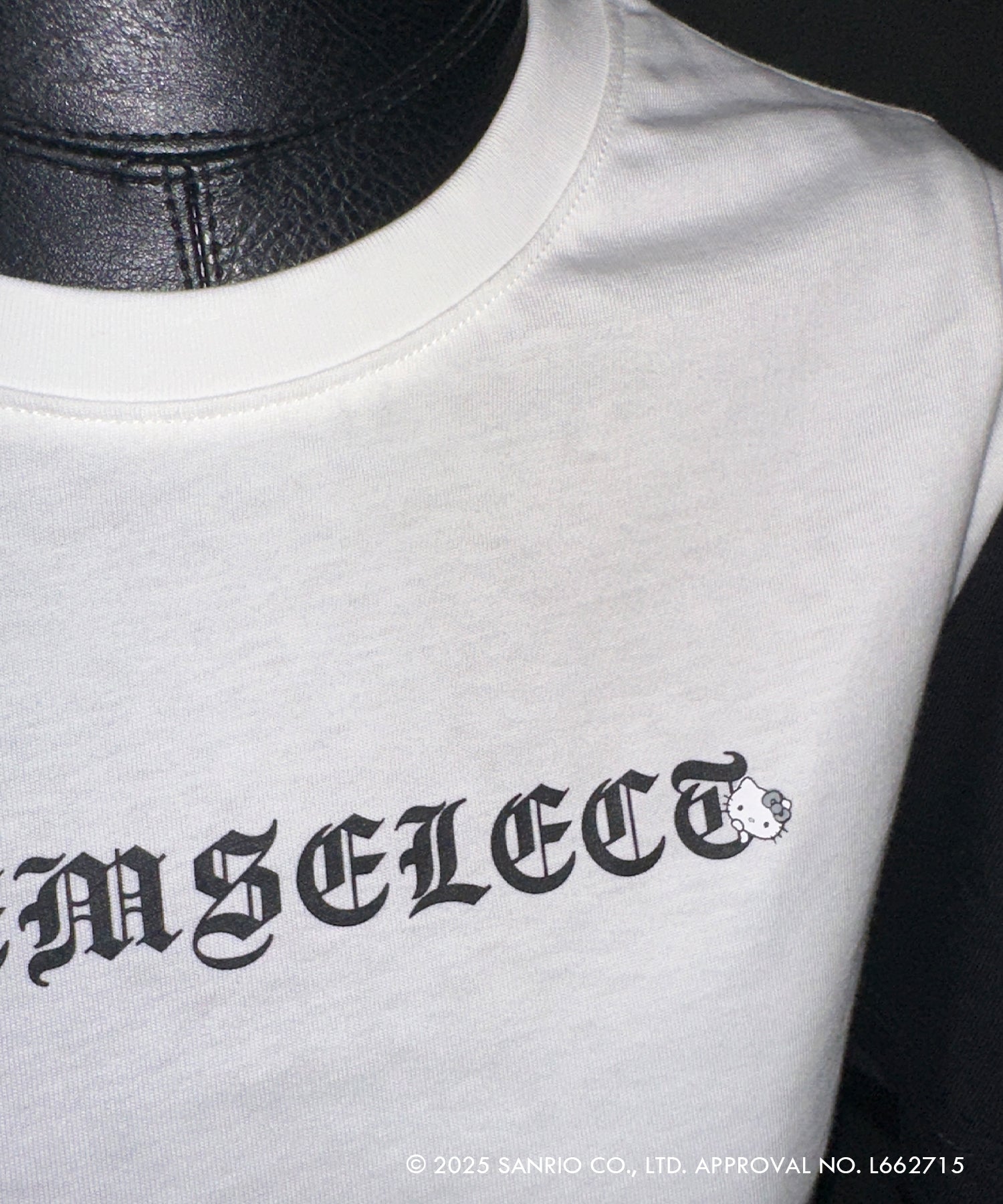 【 HELLO KITTY × me+em select 】ハローキティグランジロゴショートちびTシャツ / Hello Kitty grunge logo short chibi T-shirt 【 セットアップ着用可能 】