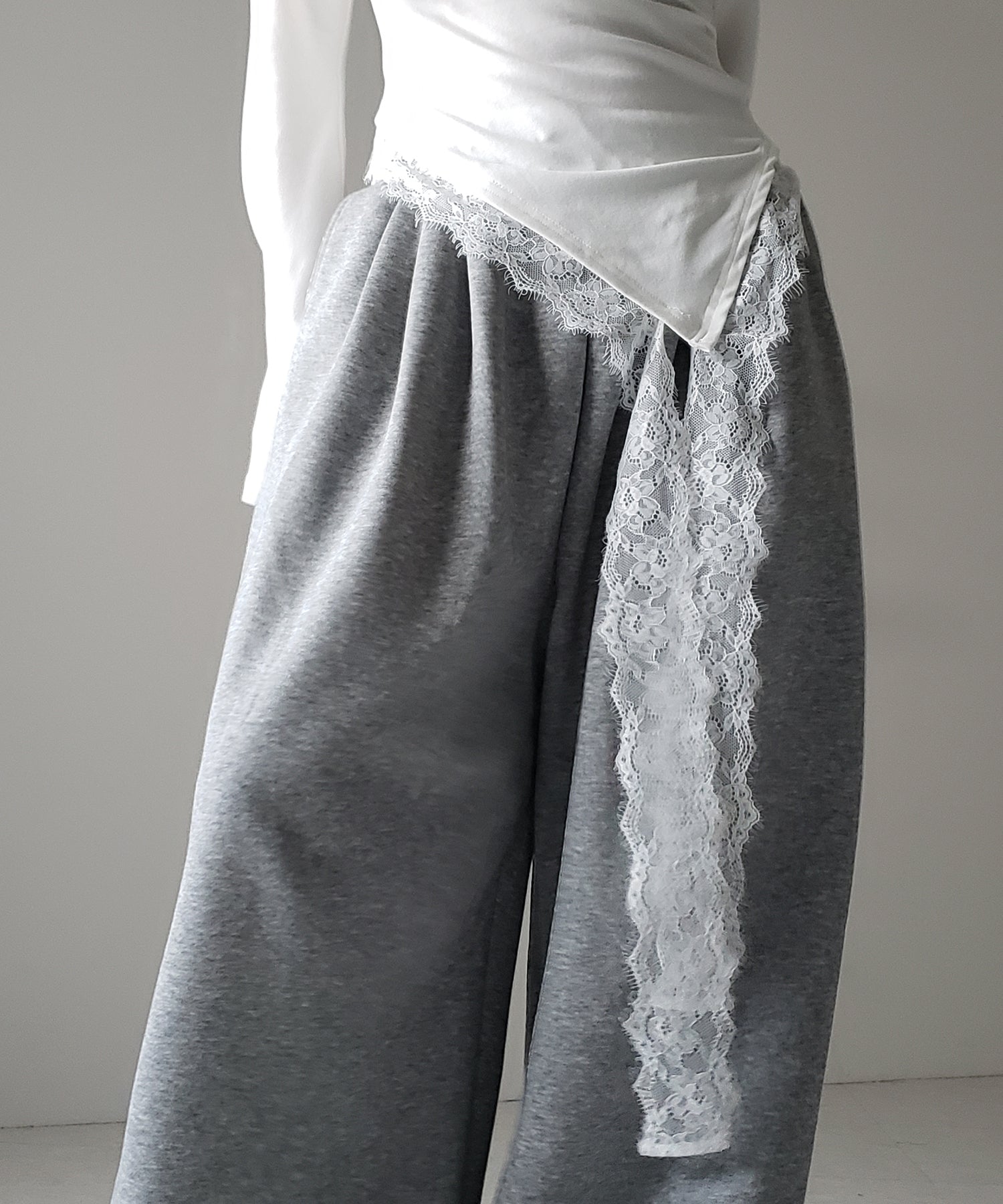 【 2color 】ワンショルダーレースドッキングアシンメトリートップス / one shoulder lace docking asymmetry tops