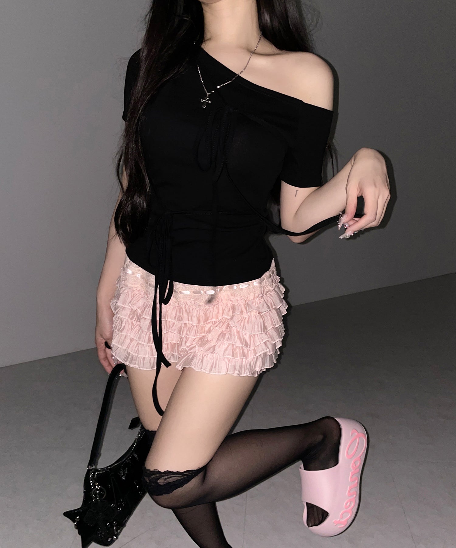 シアーフリルレースショートパンツ / Sheer frill lace shorts
