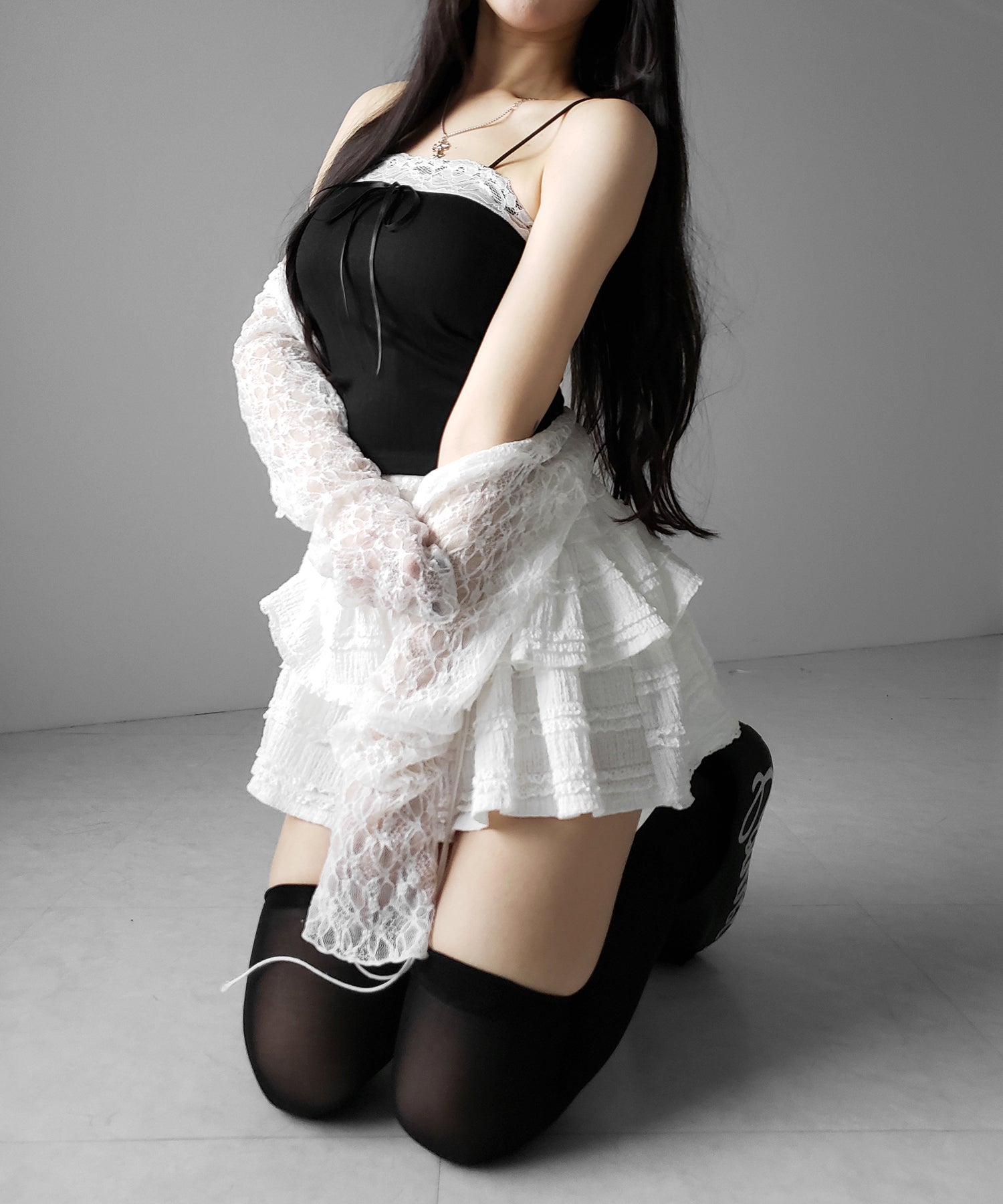 フロントリボンレースショートキャミソール / front ribbon lace short camisole