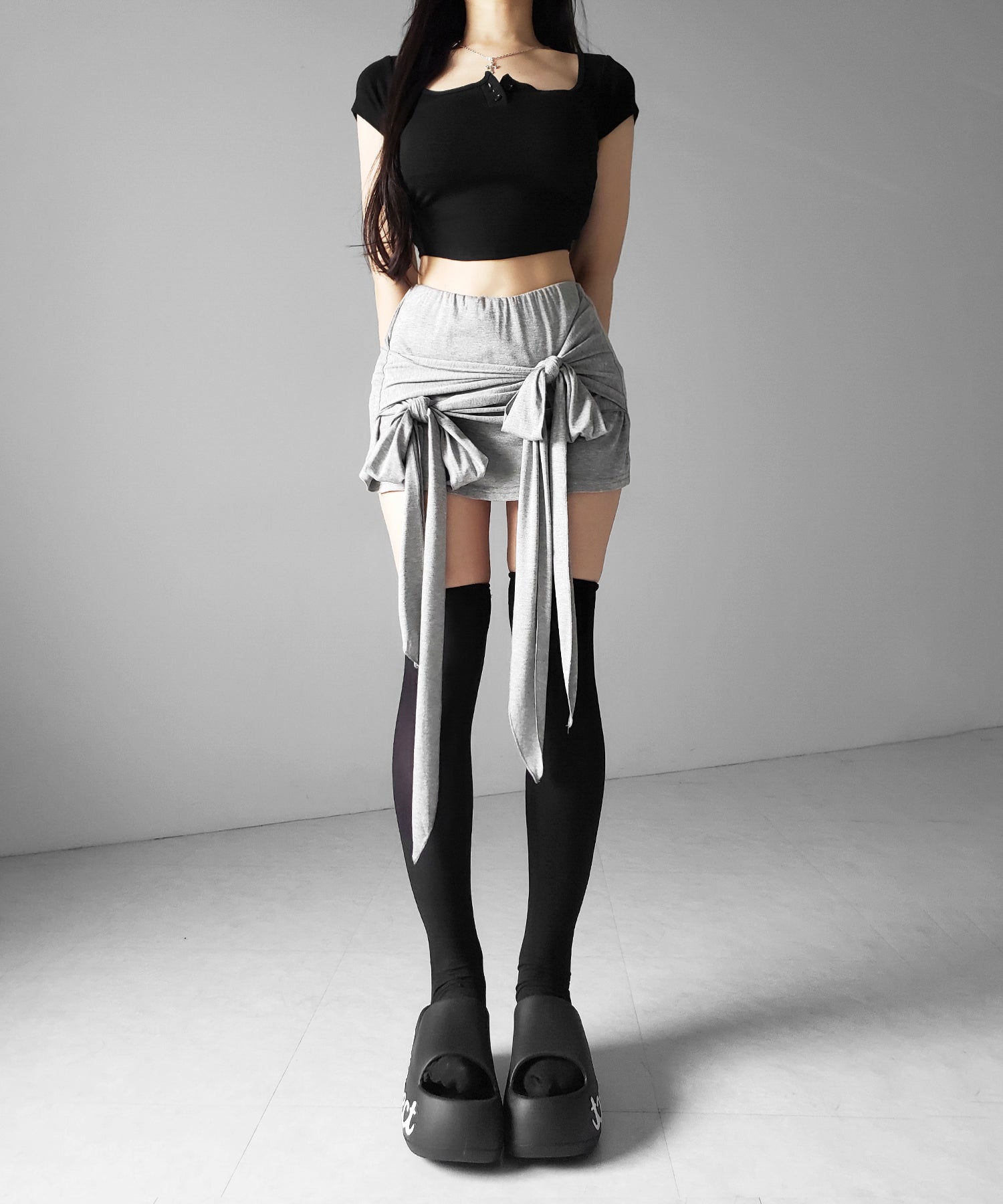 ダブルレイヤードリボンドレープミニスカパン / double layered ribbon draped mini skirt pants