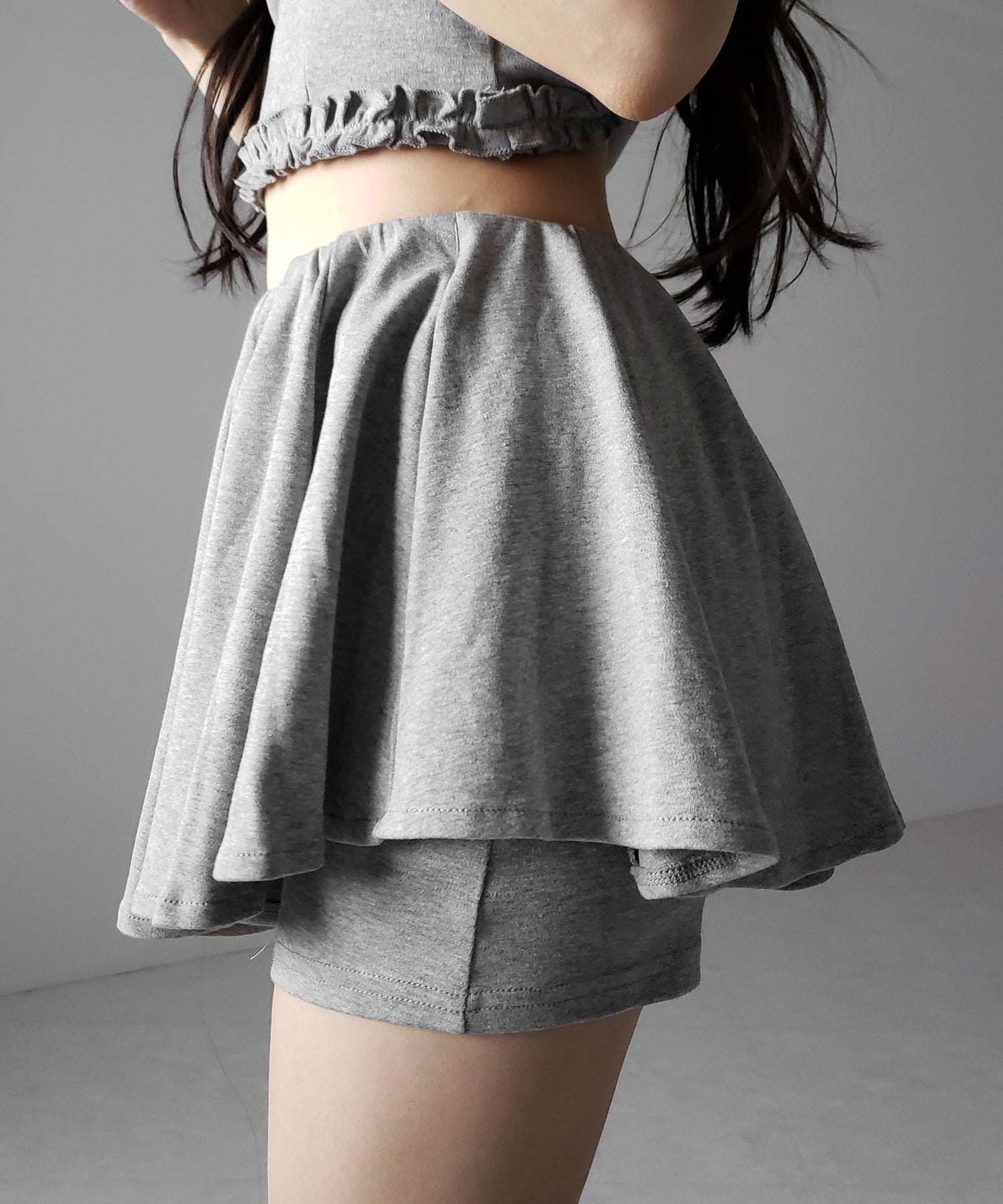 【 セットアップ 】ロゴプレート半袖トップス+フレアミニスカパン SET /( SETUP ) logo plate short sleeve tops + flared mini skirt pants