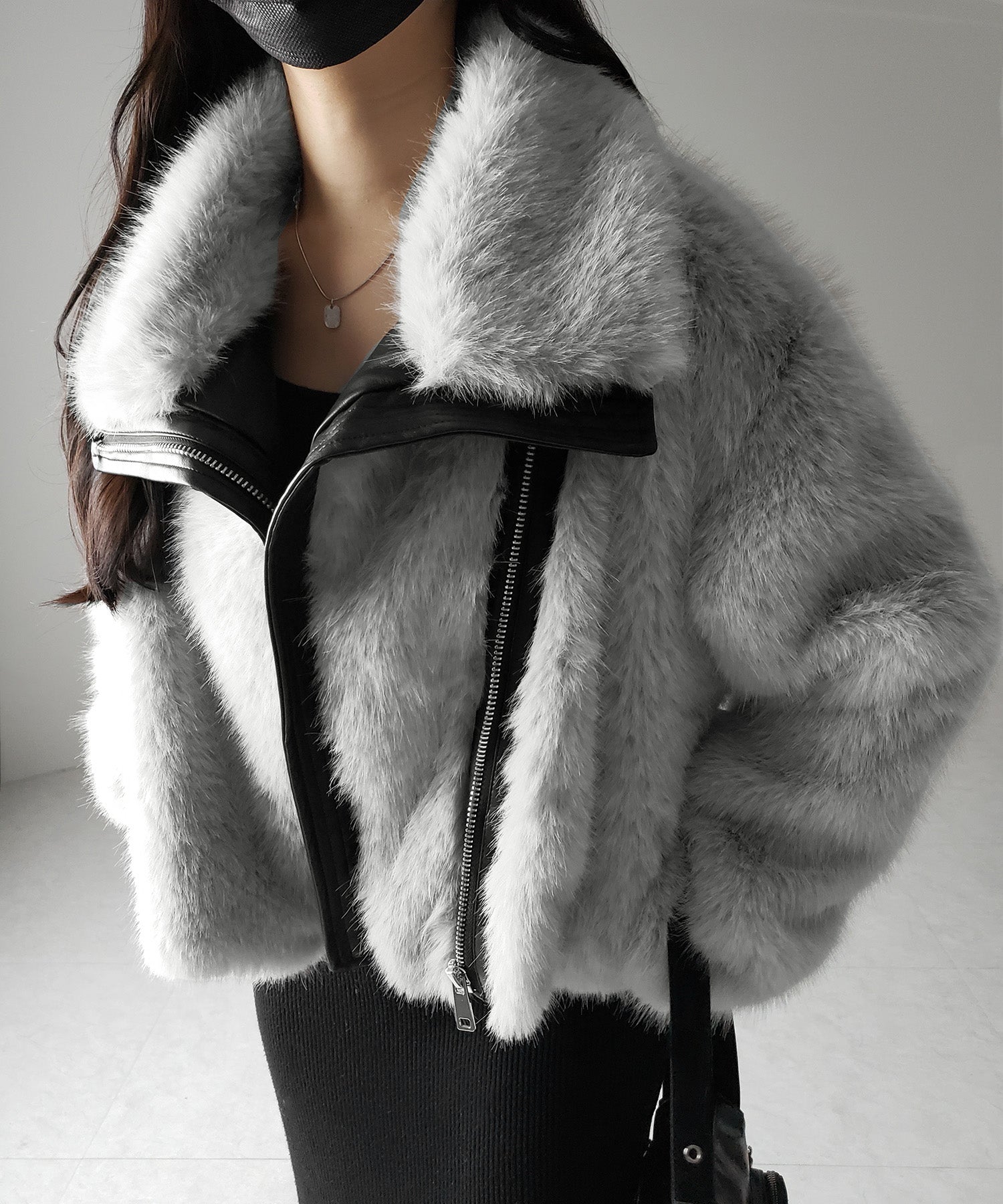 【 2WAY 】ジップアップレザードッキングフェイクファーコート / zip up leather docking fake fur coat