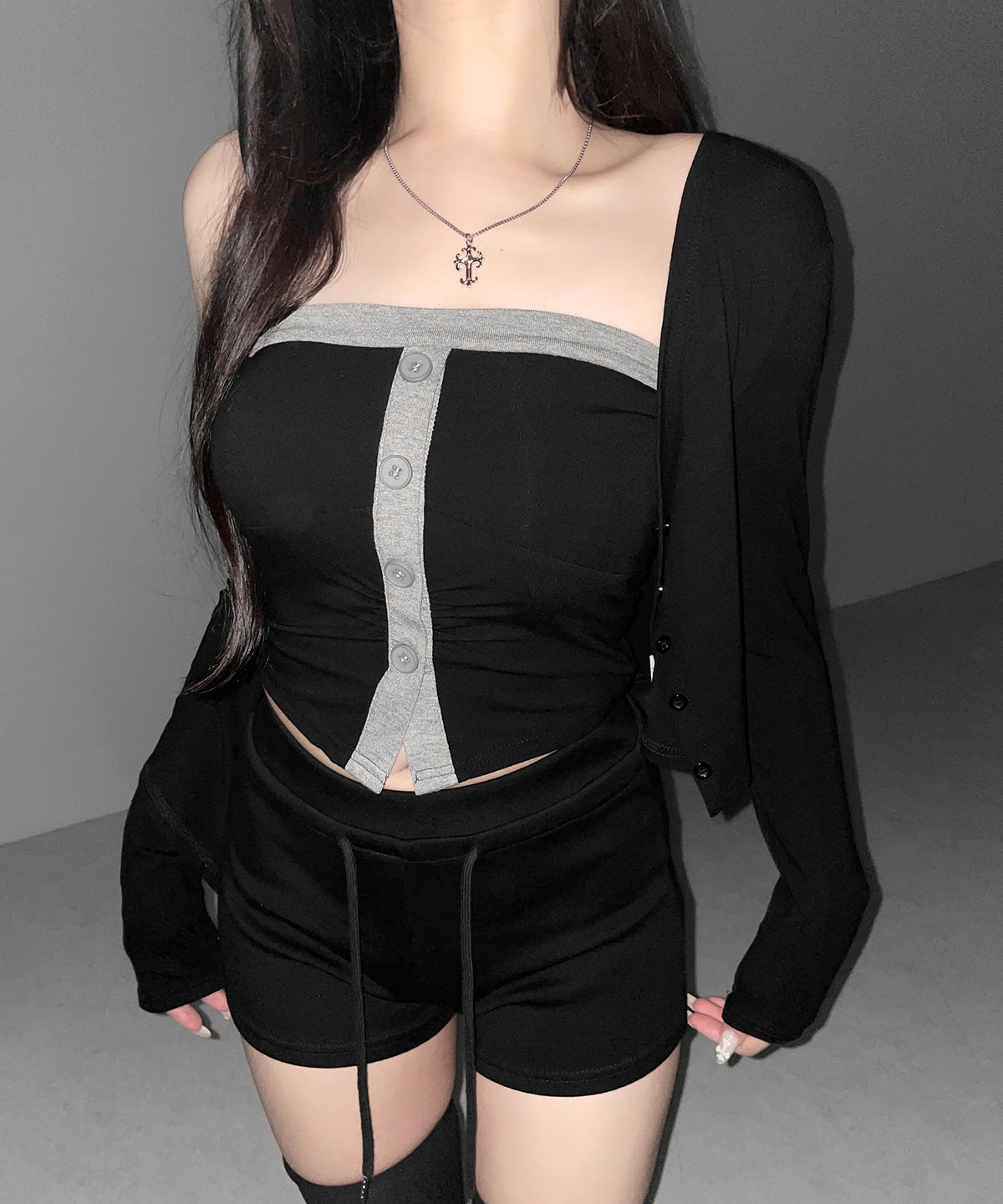 【 2点セット 】バイカラーボタンベアトップス&ショートカーディガン SET / bicolor button bare top & short cardigan SET