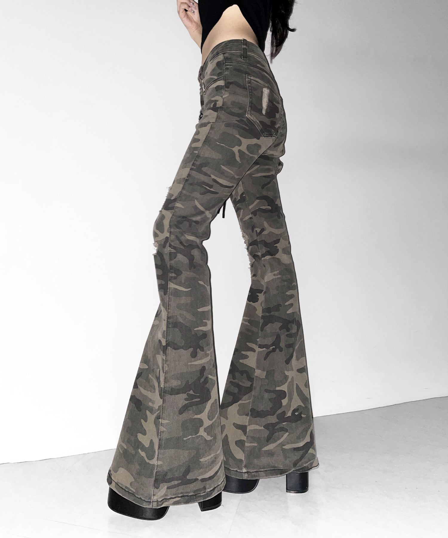 ヴィンテージカモフラ迷彩ダメージフレアデニムパンツ / vintage camouflage damage flared denim pants