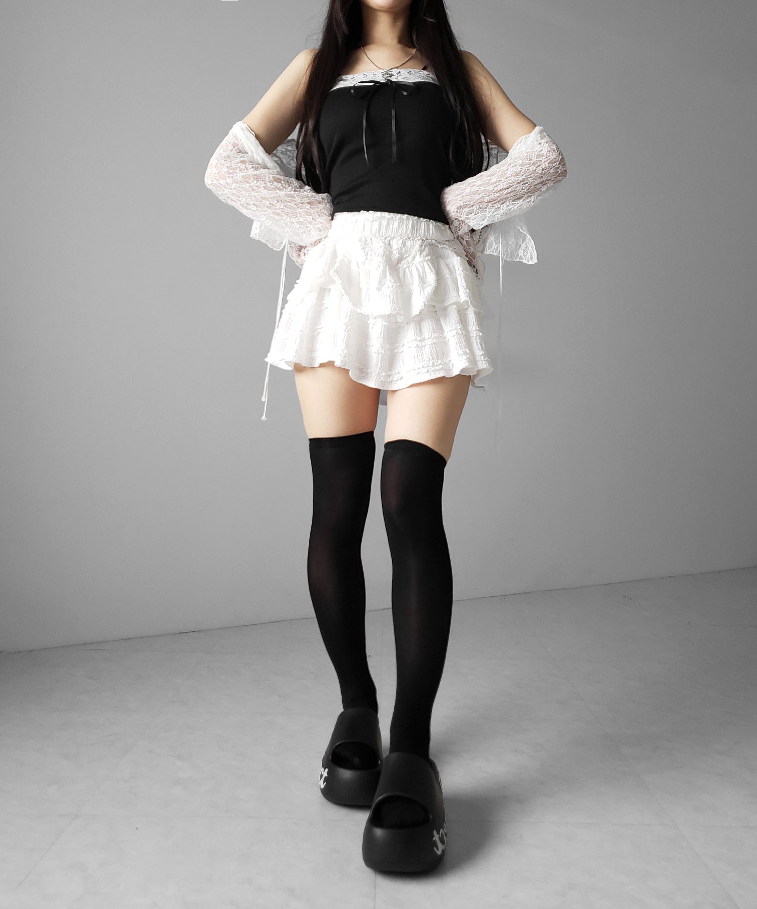 フロントリボンレースショートキャミソール / front ribbon lace short camisole