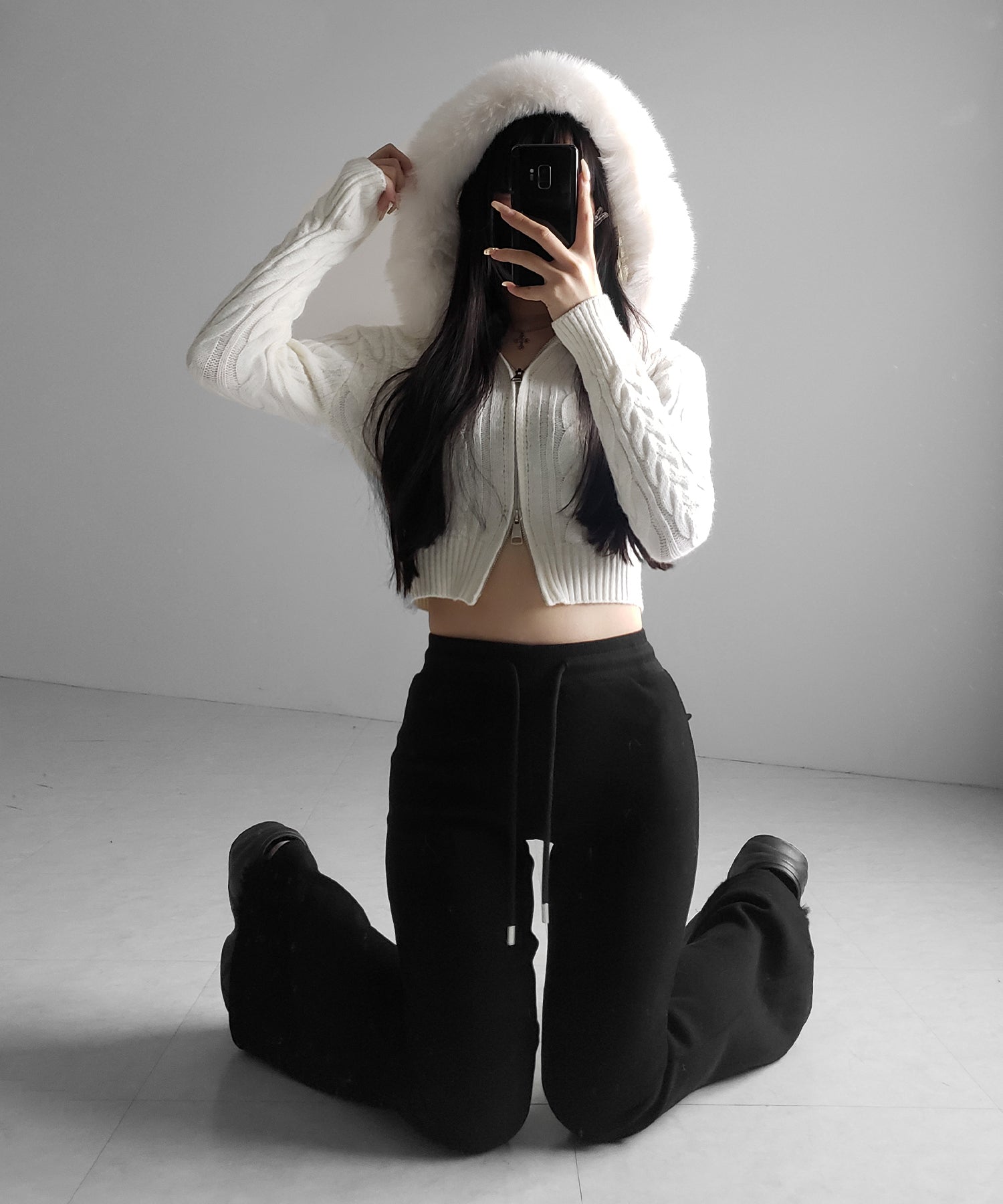 ファーフーディダブルジップショートニットパーカー / Fur hooded double zip short knit hoodie