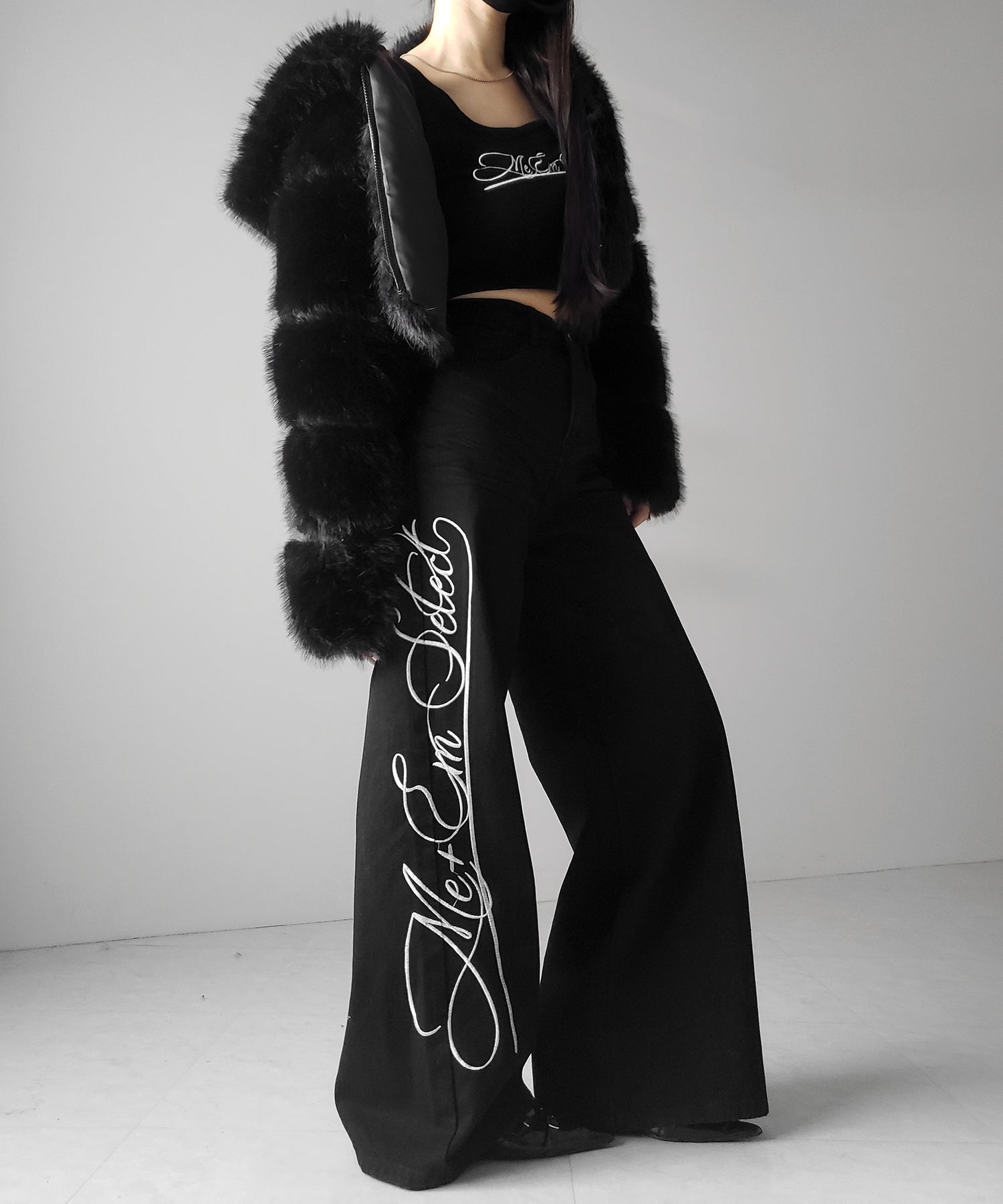 レタリングロゴ刺繍ハイウエストワイドブラックデニム / lettering logo embroidery high waist wide black denim