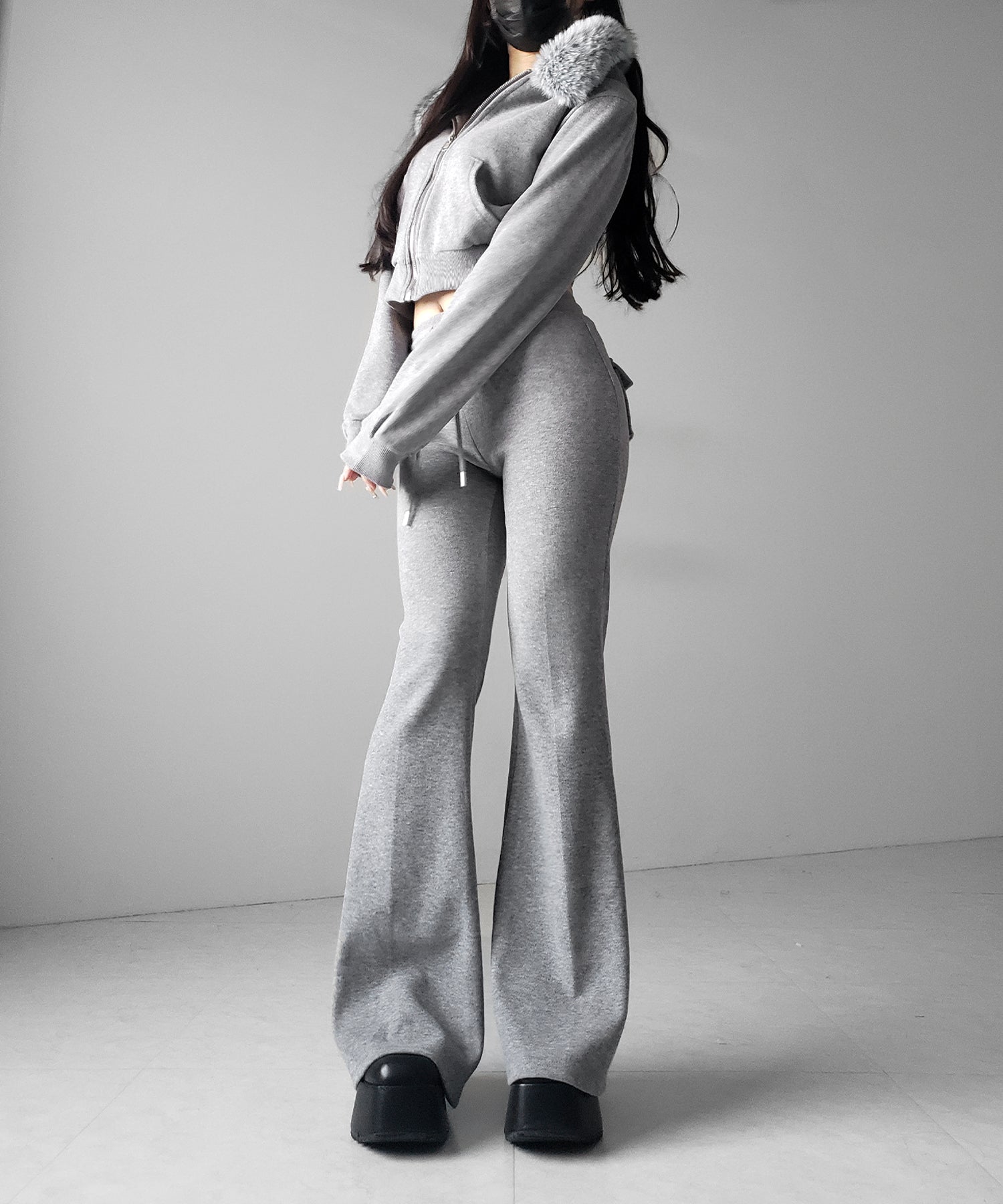 【 セットアップ 】ファーフードショートパーカー&スウェットフレアパンツ / Fur short hoodie & sweat flare pants SETUP