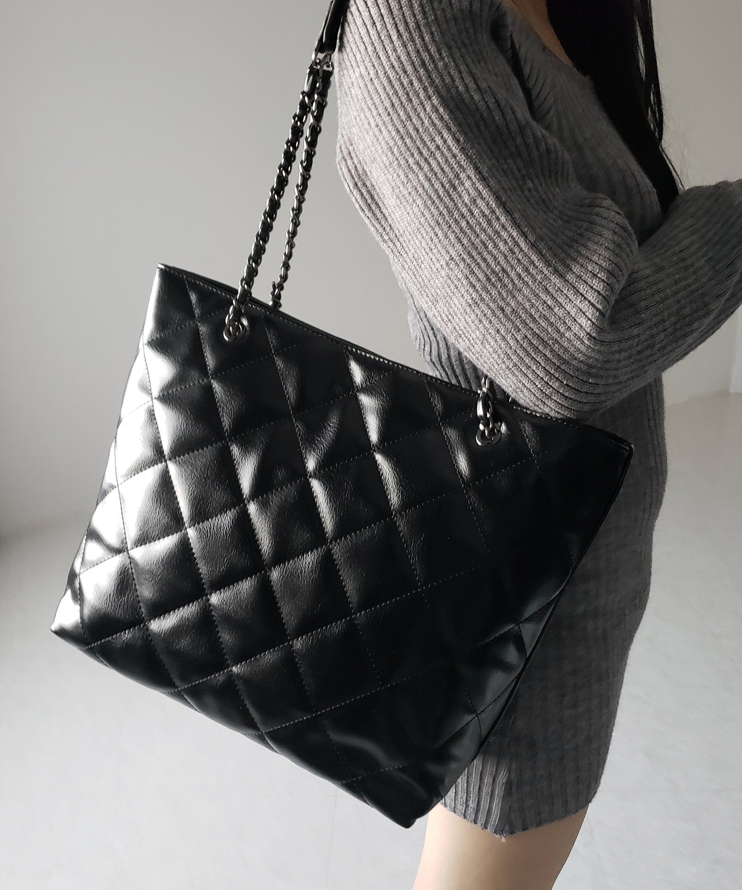 【 A4収納可 】キルティングチェーンスクエアトートショルダーバッグ / quilting chain square tote shoulder bag