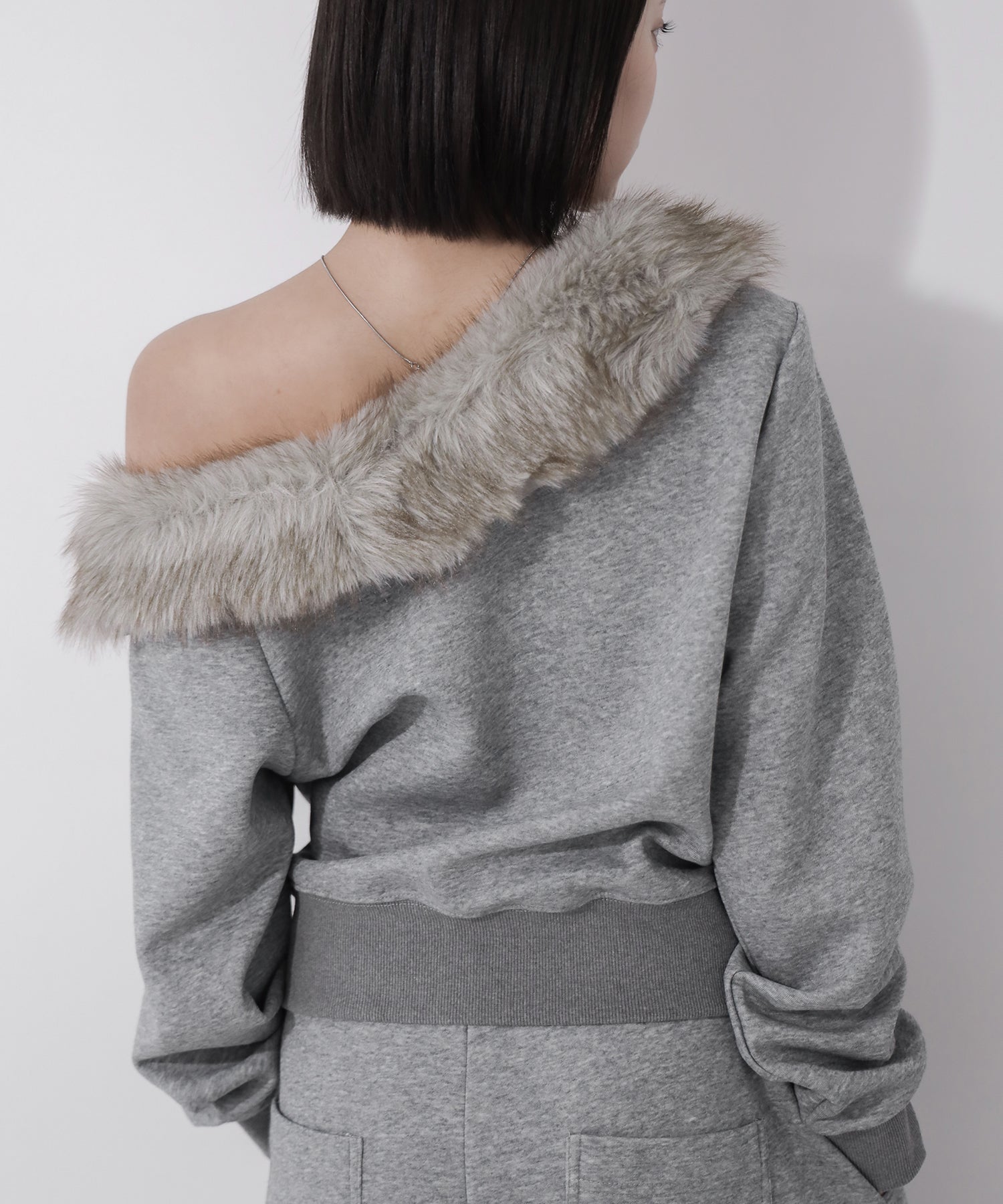 【 セットアップ 】ファーダブルジップワンショルスウェット&タックワイドスウェットパンツ / Fur double-zip one-shoulder sweatshirt & tuck wide sweatpants SETUP