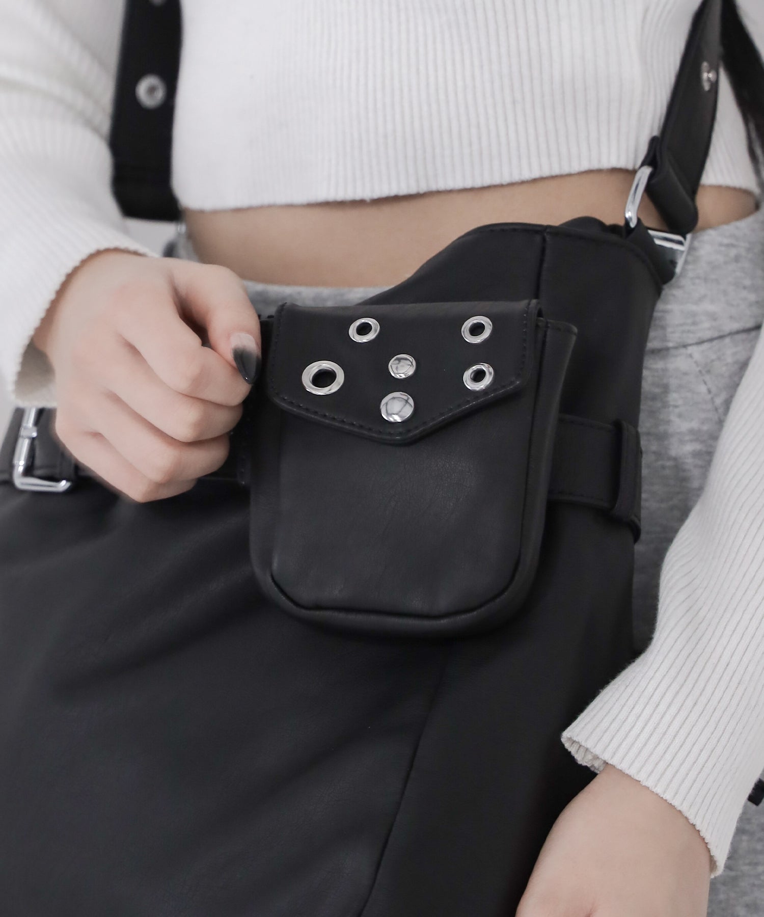 【 A4収納可 】ミニポーチ付きスタッズベルトヴィンテージフェイクレザーショルダーバッグ / mini poach SET studs belt vintage fake leather shoulder bag