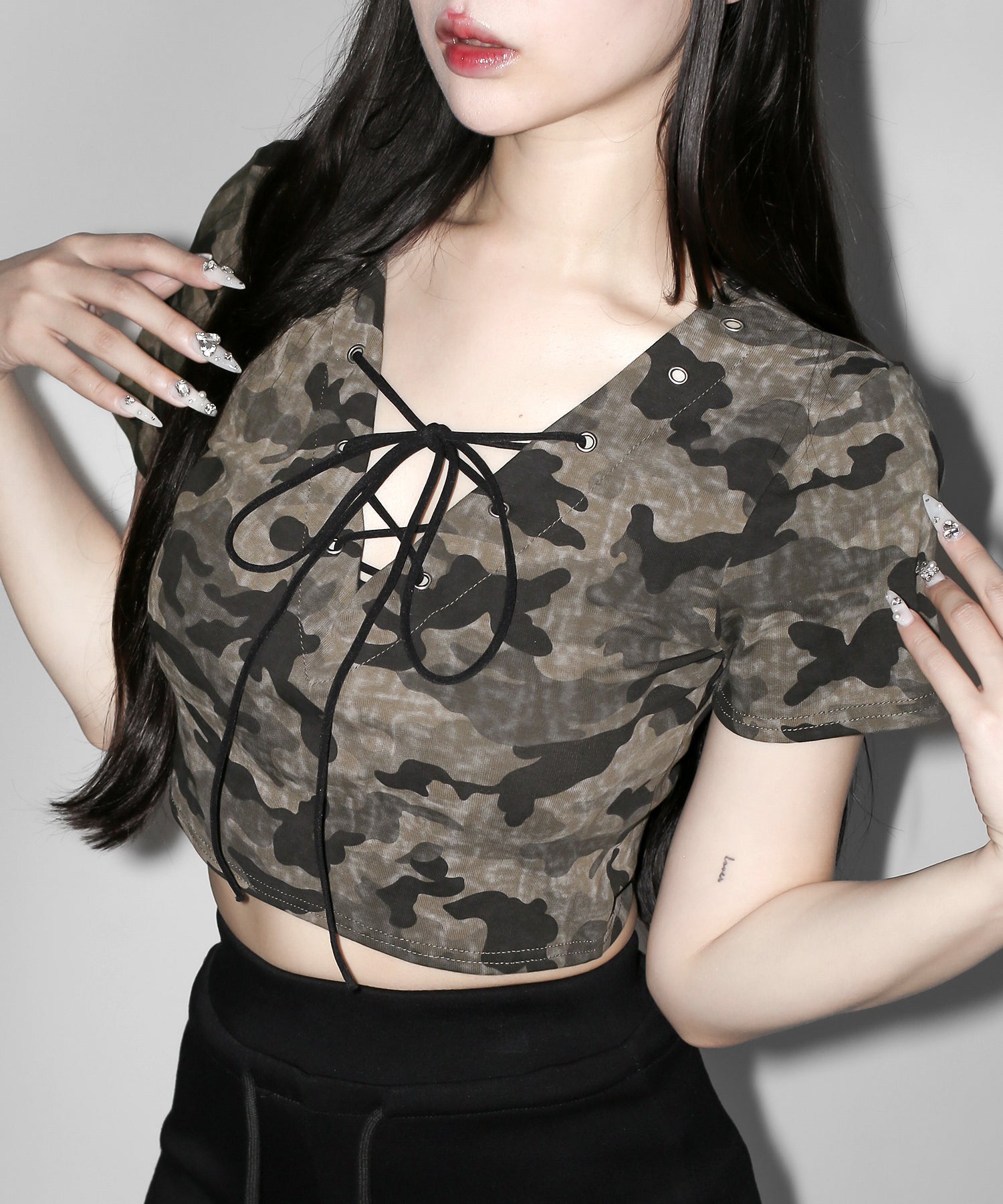 ヴィンテージカモフラレースアップショートTシャツ / Vintage camouflage lace-up short T-shirt