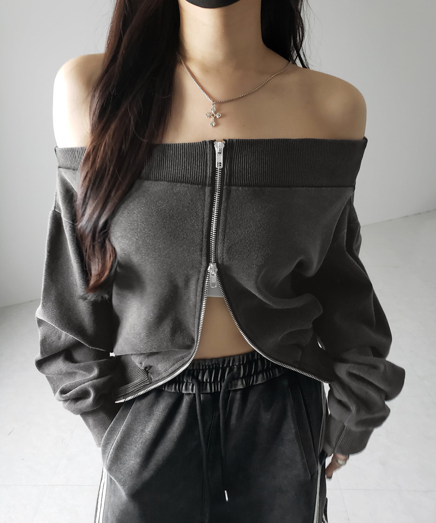 【 2color 】ダブルジップピグメントオフショルスウェットトップス / double zip pigment off shoulder sweat tops