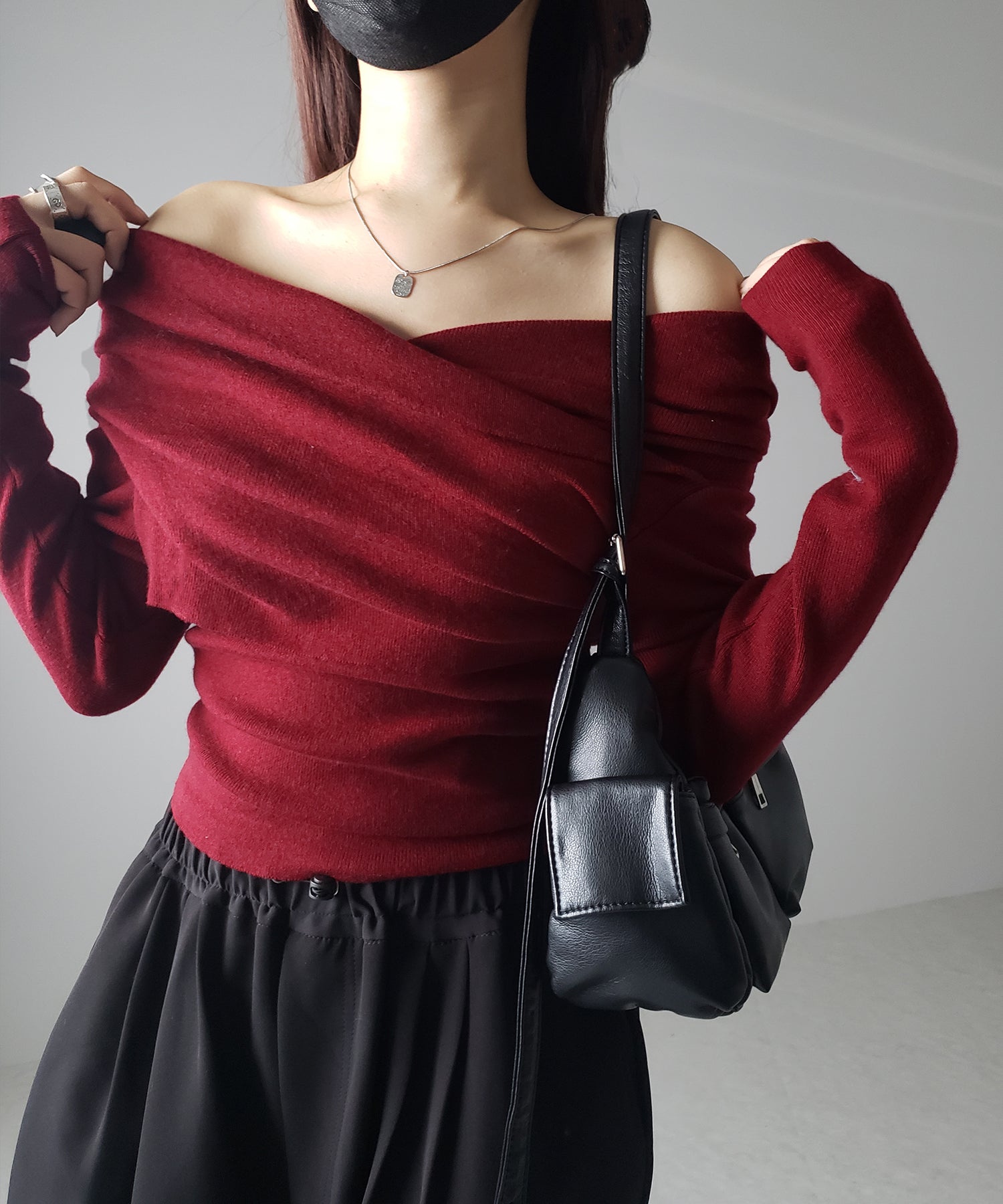 タックデザインドレープオフショルダーリブニット