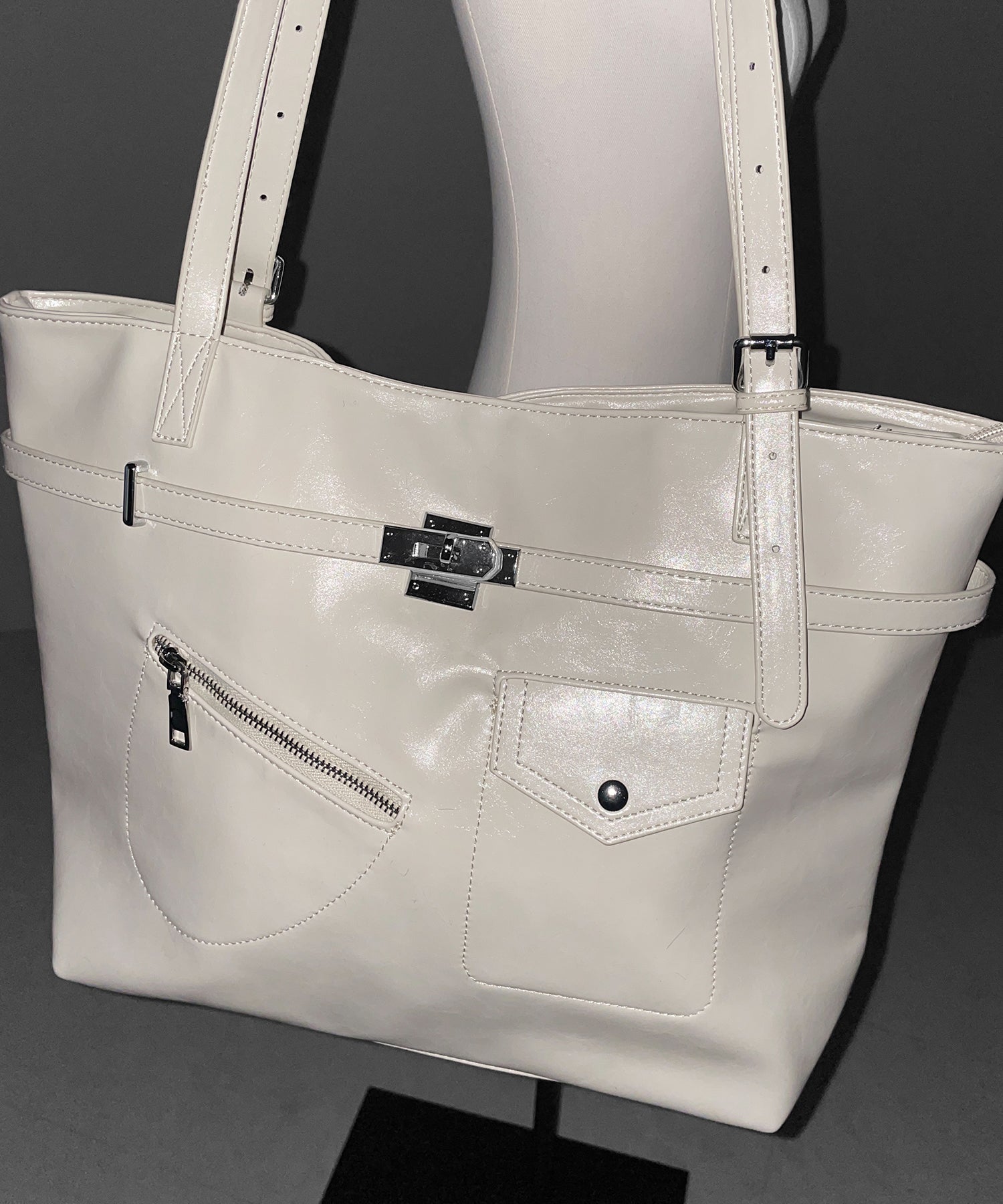【 A4収納可 】デザインベルトフェイクレザースクエアトートバッグ / design belt fake leather square tote bag