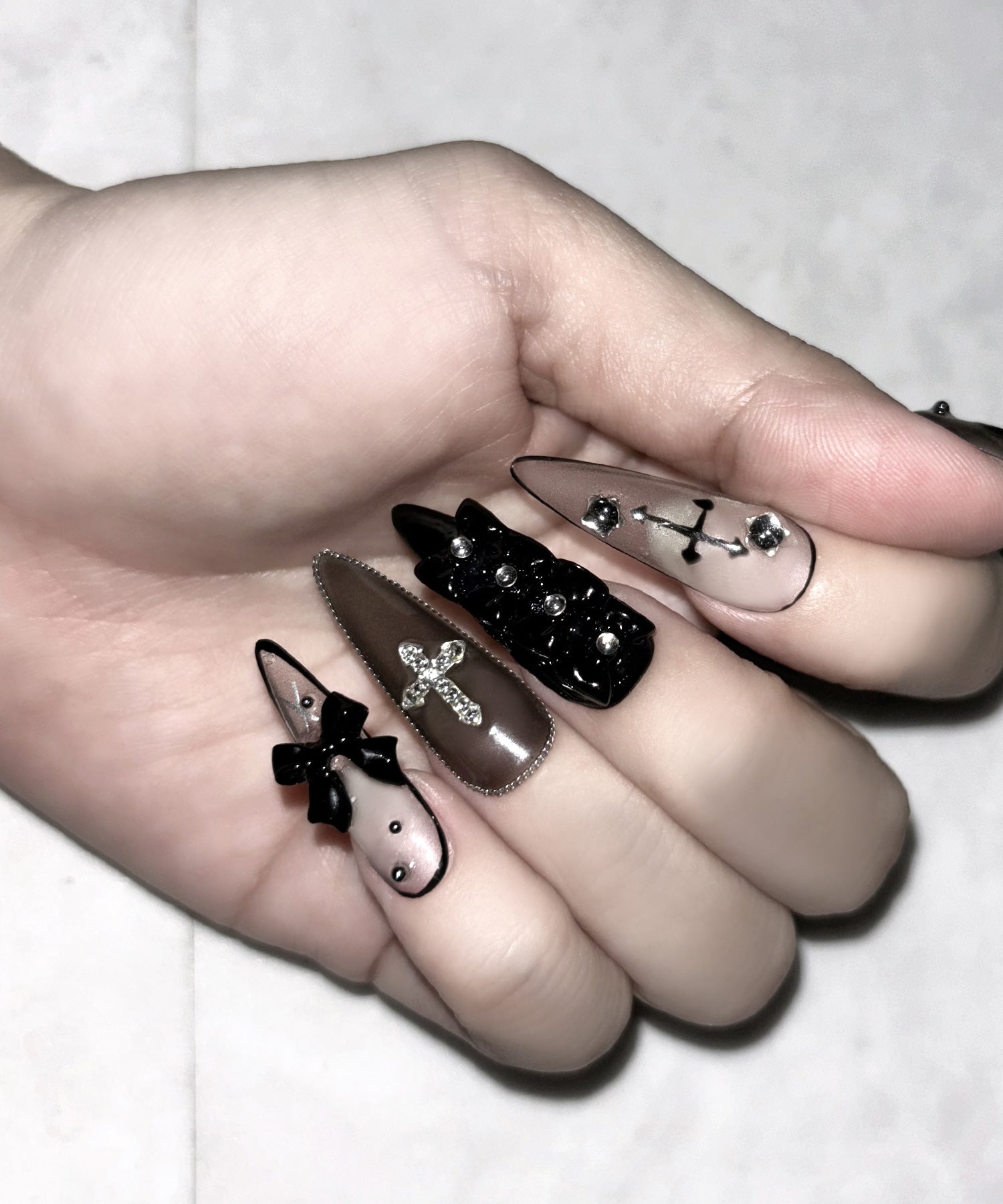 モノトーンリボンクロスビジュースティレットネイルチップ / monotone ribbon cross bijou stiletto nail tips